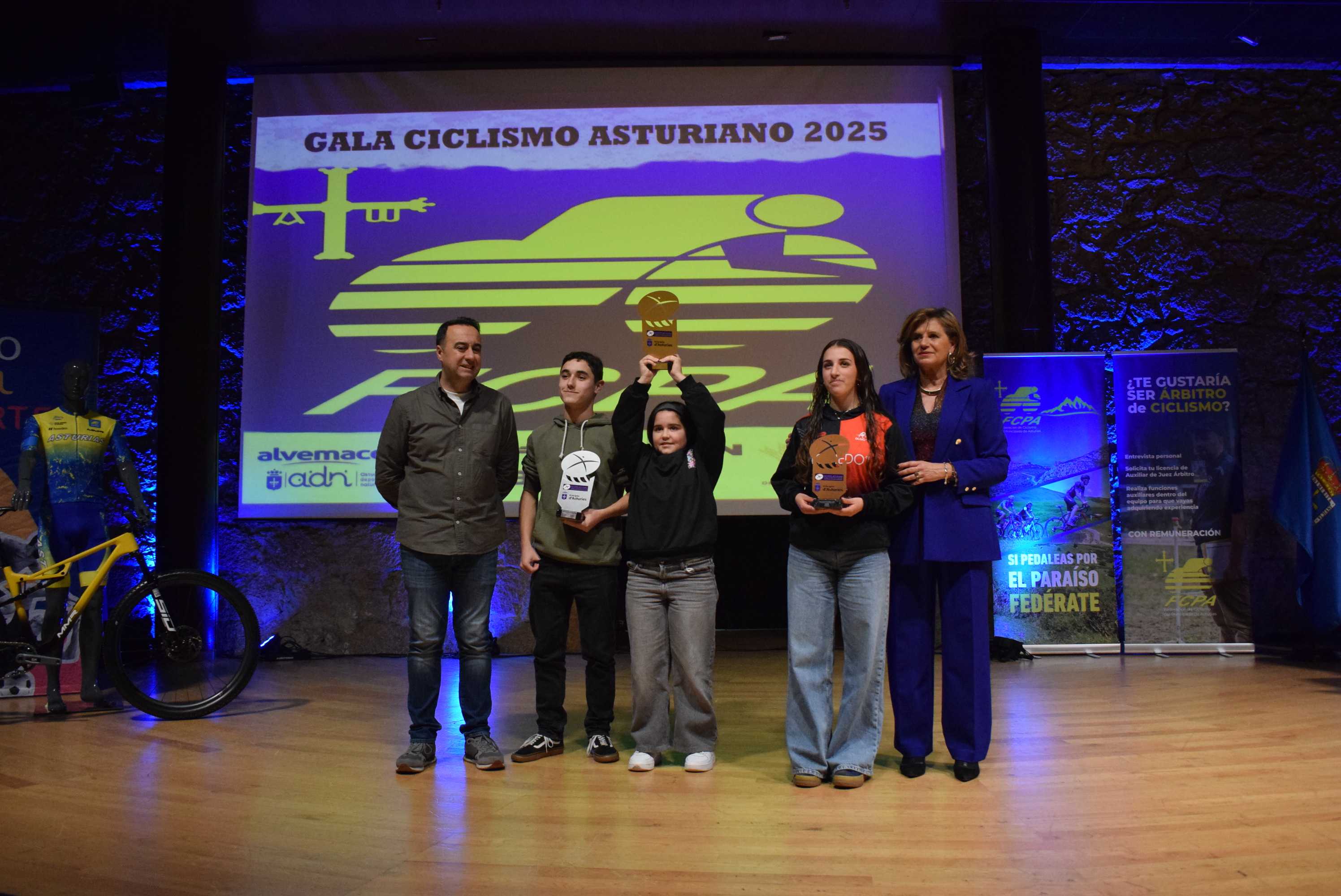La Gala del Ciclismo Asturiano Premia la Diversidad y el Relevo Generacional en una Noche de Emociones