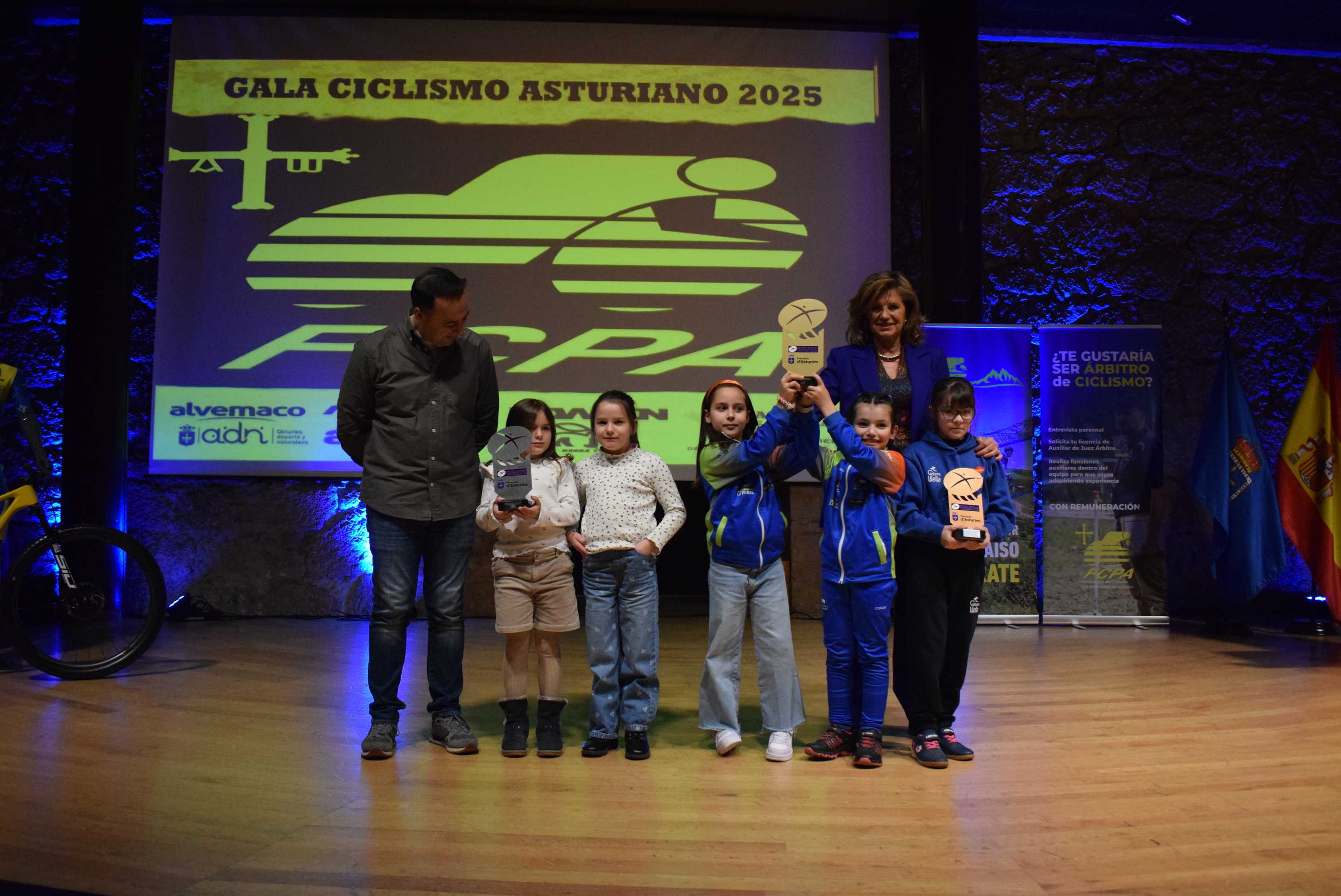 La Gala del Ciclismo Asturiano Premia la Diversidad y el Relevo Generacional en una Noche de Emociones