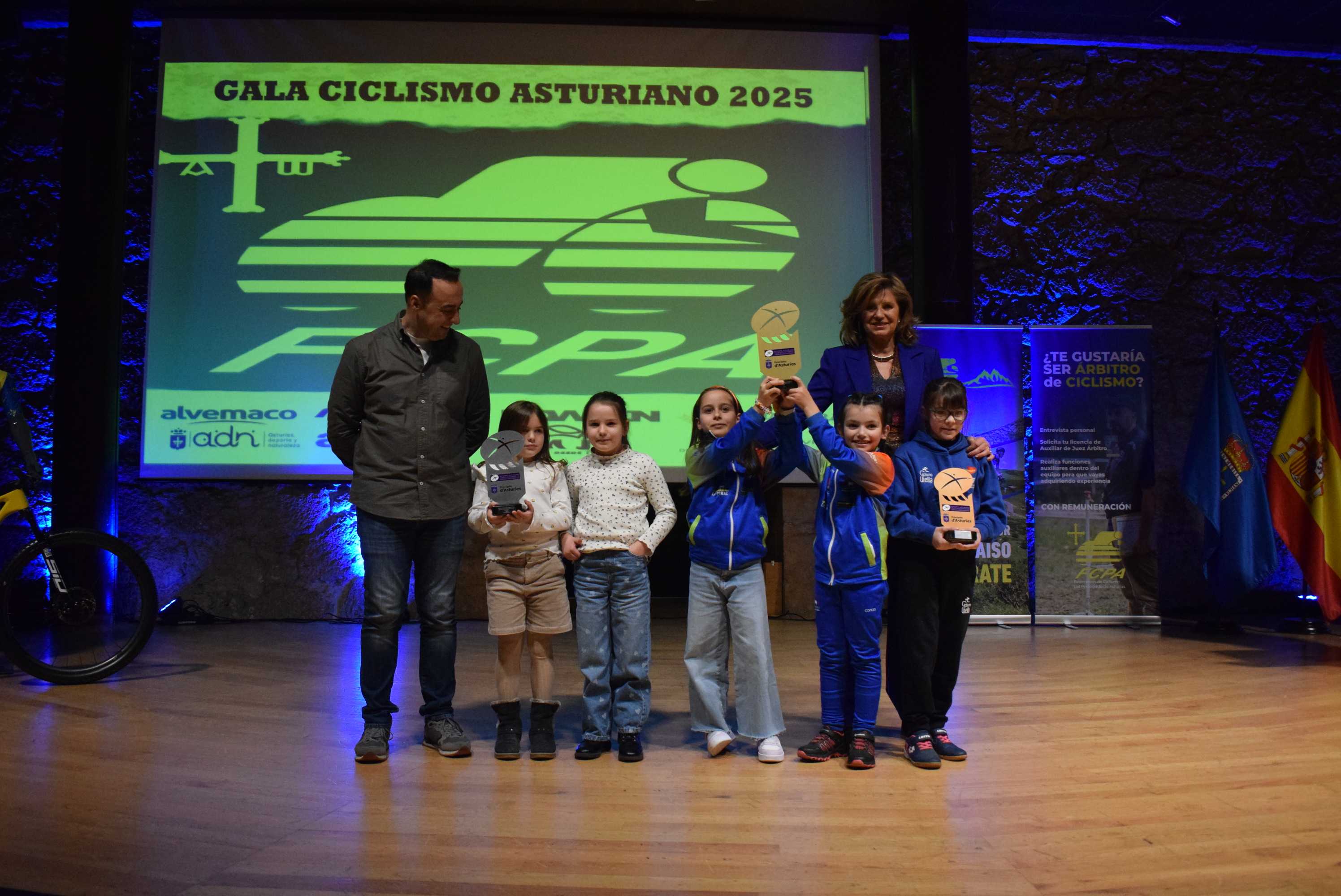La Gala del Ciclismo Asturiano Premia la Diversidad y el Relevo Generacional en una Noche de Emociones