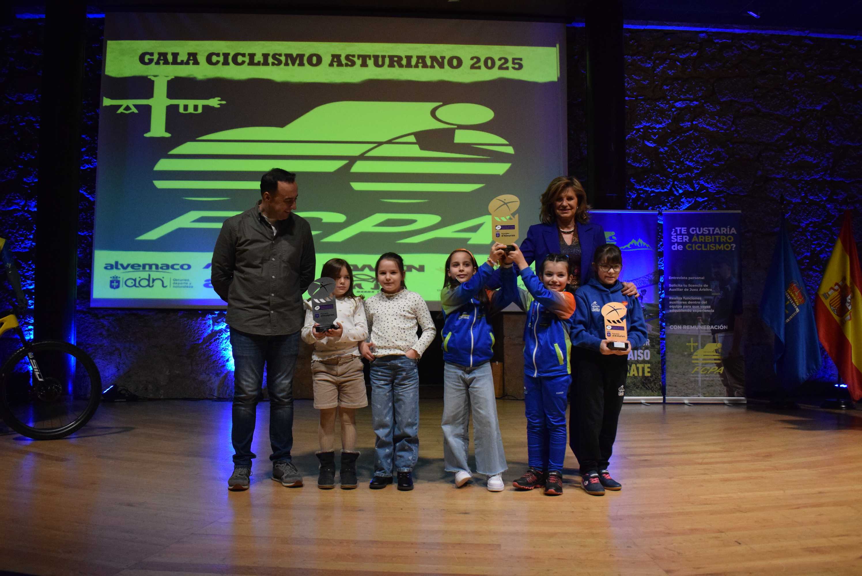 La Gala del Ciclismo Asturiano Premia la Diversidad y el Relevo Generacional en una Noche de Emociones