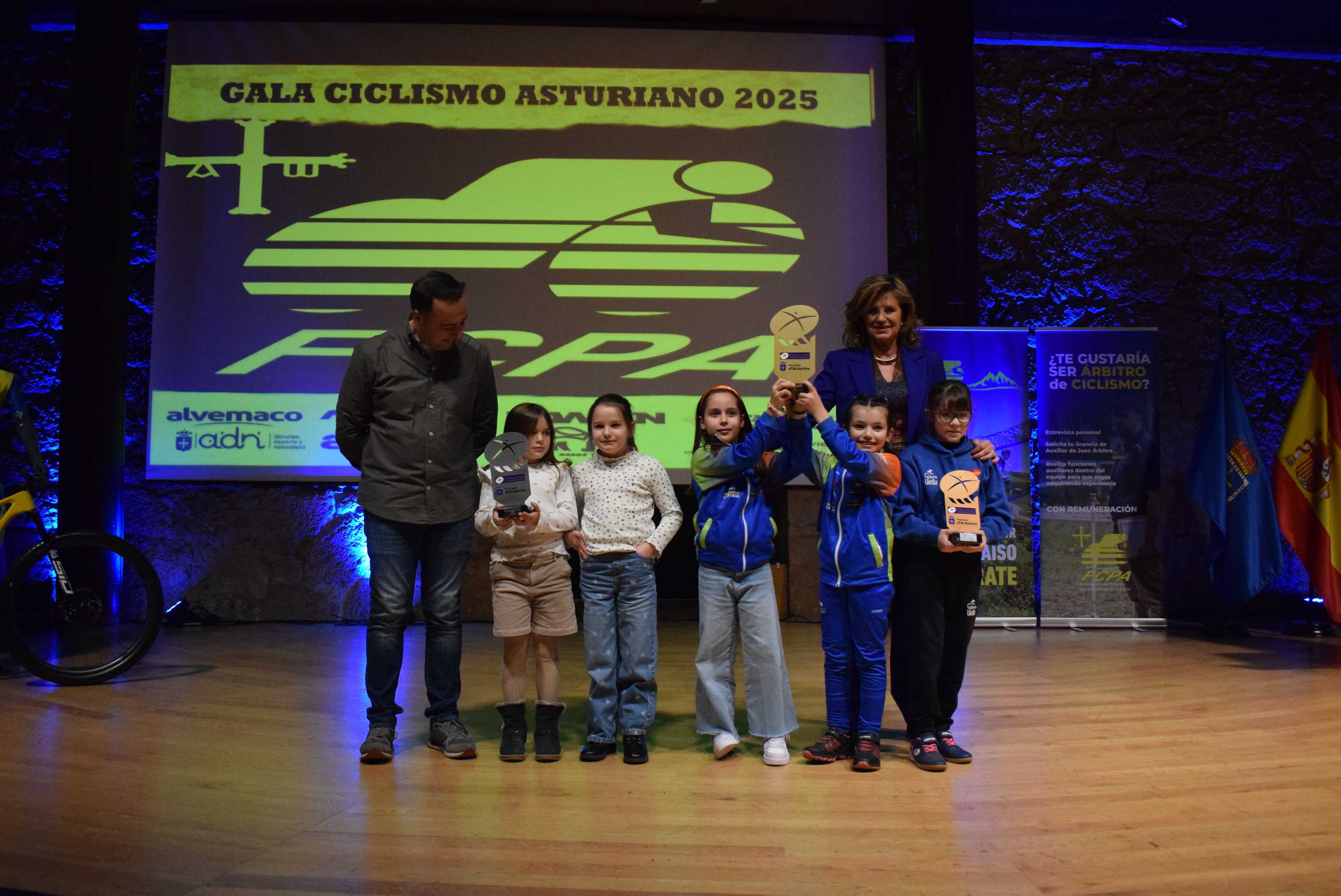 La Gala del Ciclismo Asturiano Premia la Diversidad y el Relevo Generacional en una Noche de Emociones