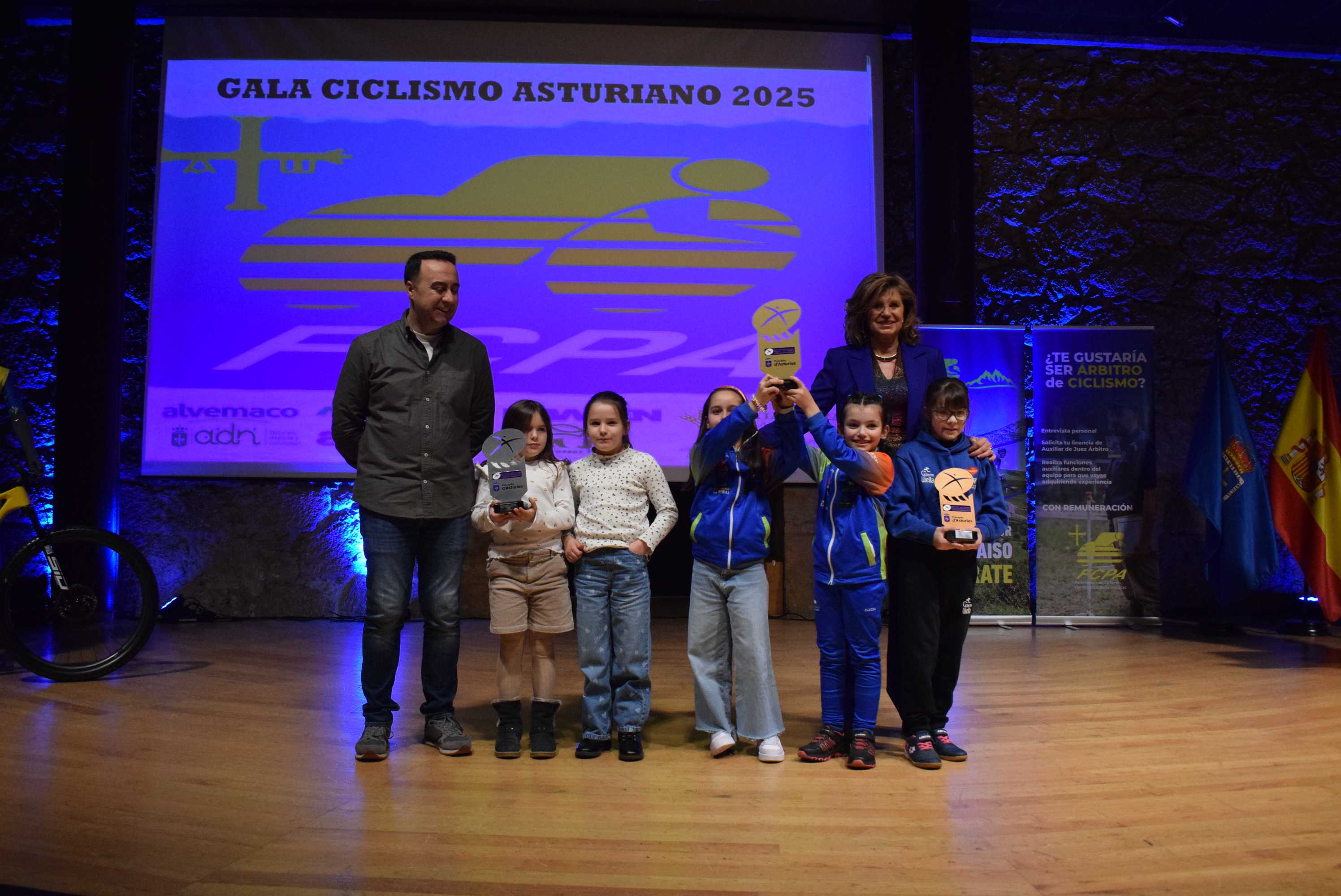 La Gala del Ciclismo Asturiano Premia la Diversidad y el Relevo Generacional en una Noche de Emociones