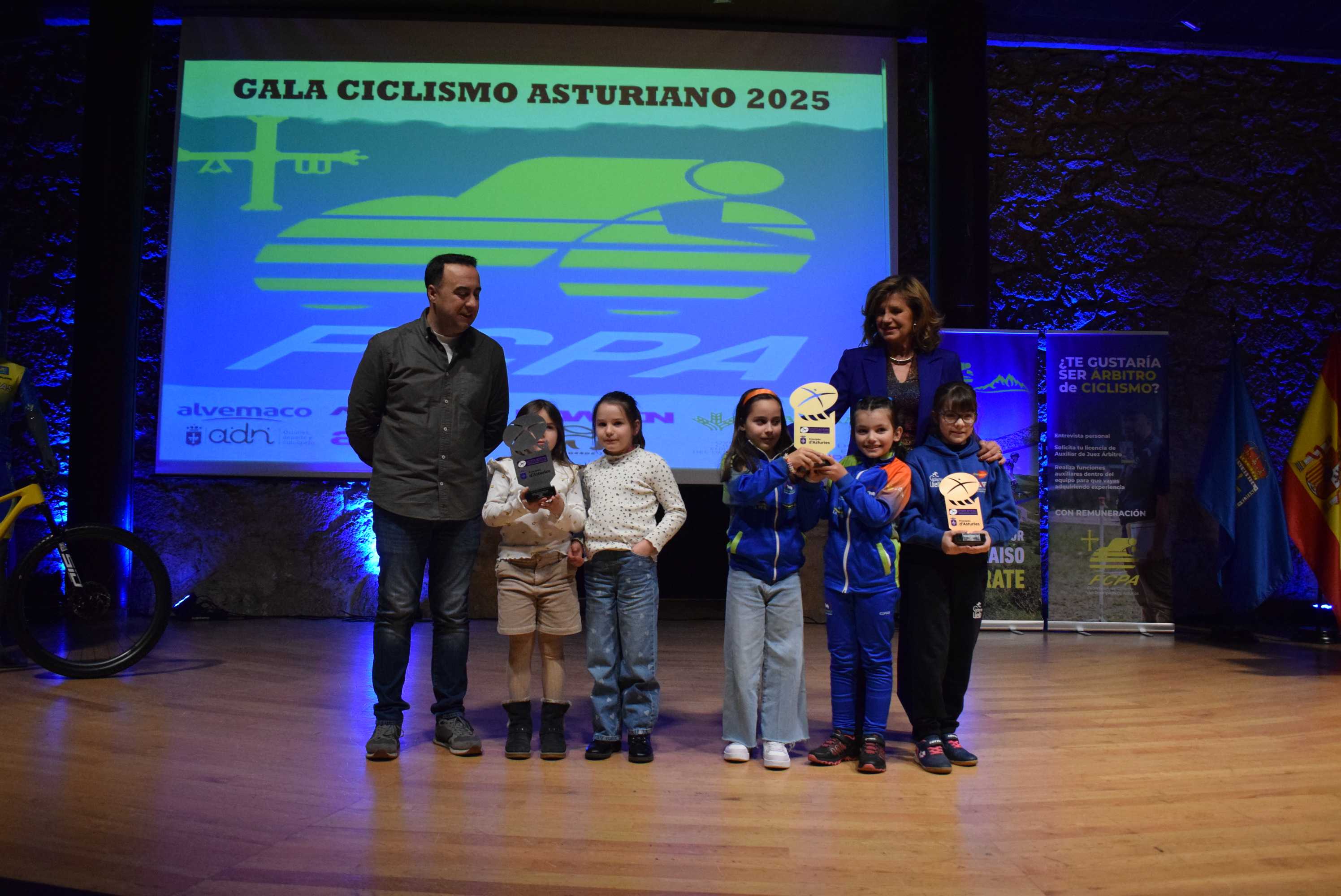La Gala del Ciclismo Asturiano Premia la Diversidad y el Relevo Generacional en una Noche de Emociones
