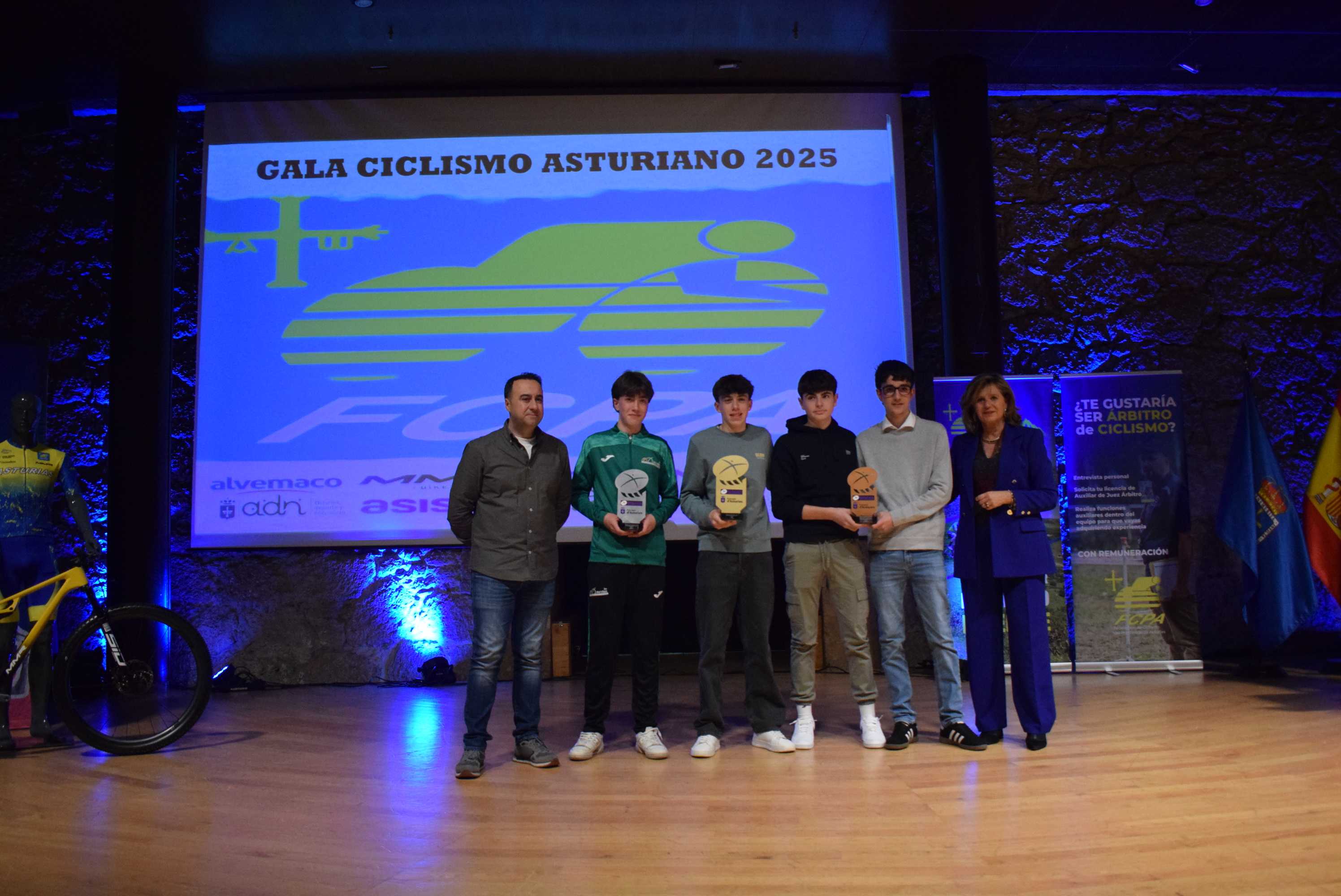 La Gala del Ciclismo Asturiano Premia la Diversidad y el Relevo Generacional en una Noche de Emociones