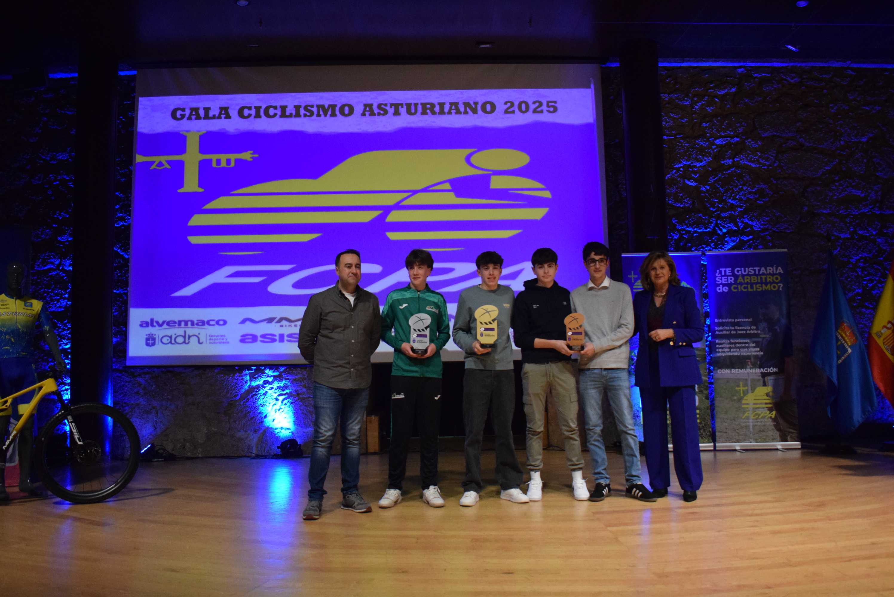 La Gala del Ciclismo Asturiano Premia la Diversidad y el Relevo Generacional en una Noche de Emociones