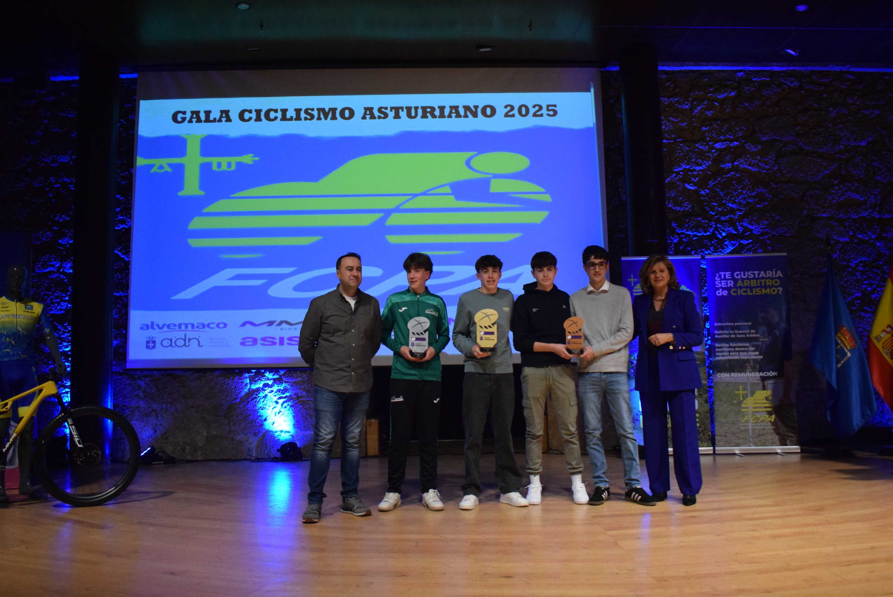 La Gala del Ciclismo Asturiano Premia la Diversidad y el Relevo Generacional en una Noche de Emociones