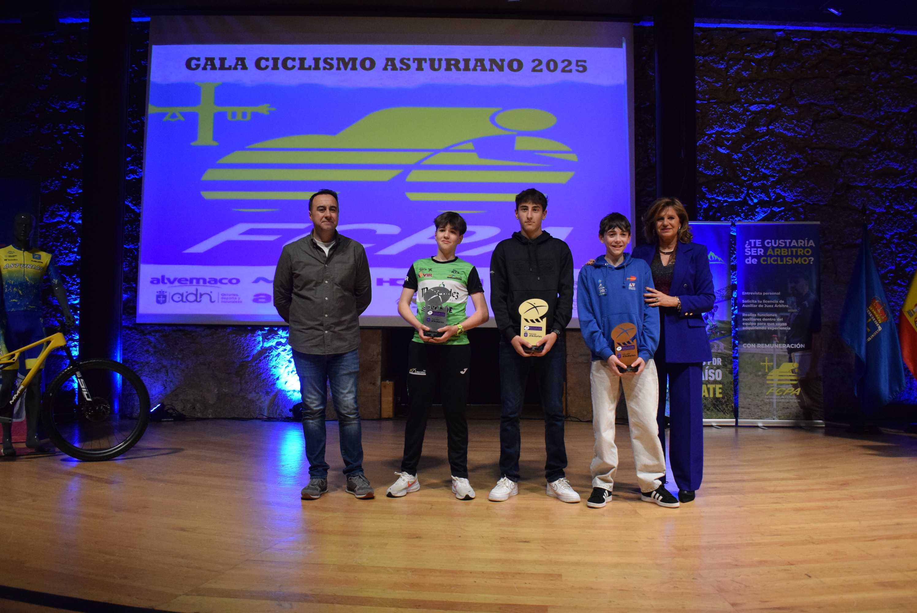 La Gala del Ciclismo Asturiano Premia la Diversidad y el Relevo Generacional en una Noche de Emociones