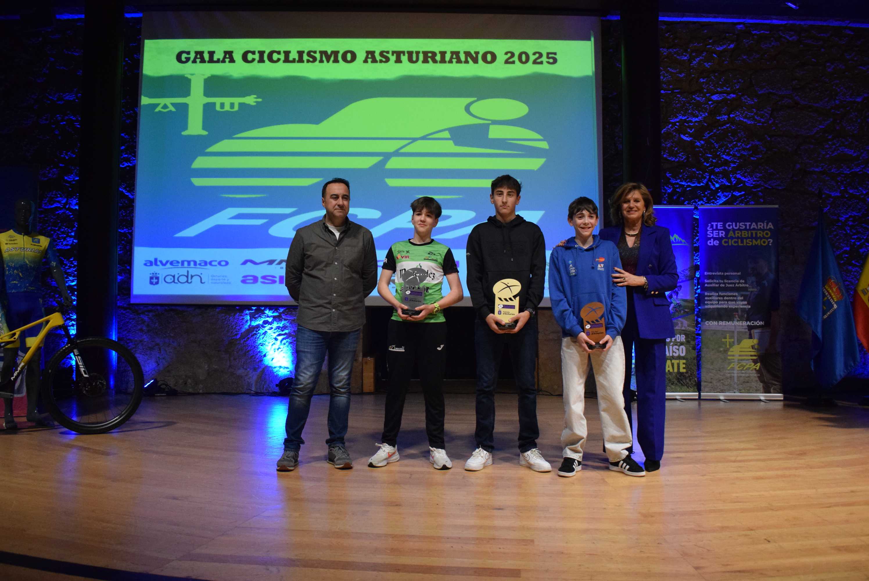 La Gala del Ciclismo Asturiano Premia la Diversidad y el Relevo Generacional en una Noche de Emociones