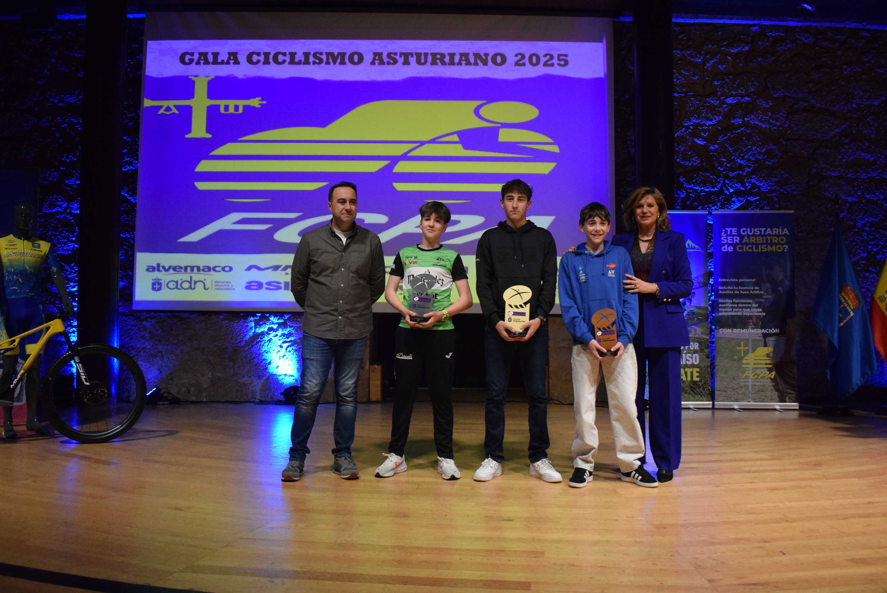 La Gala del Ciclismo Asturiano Premia la Diversidad y el Relevo Generacional en una Noche de Emociones