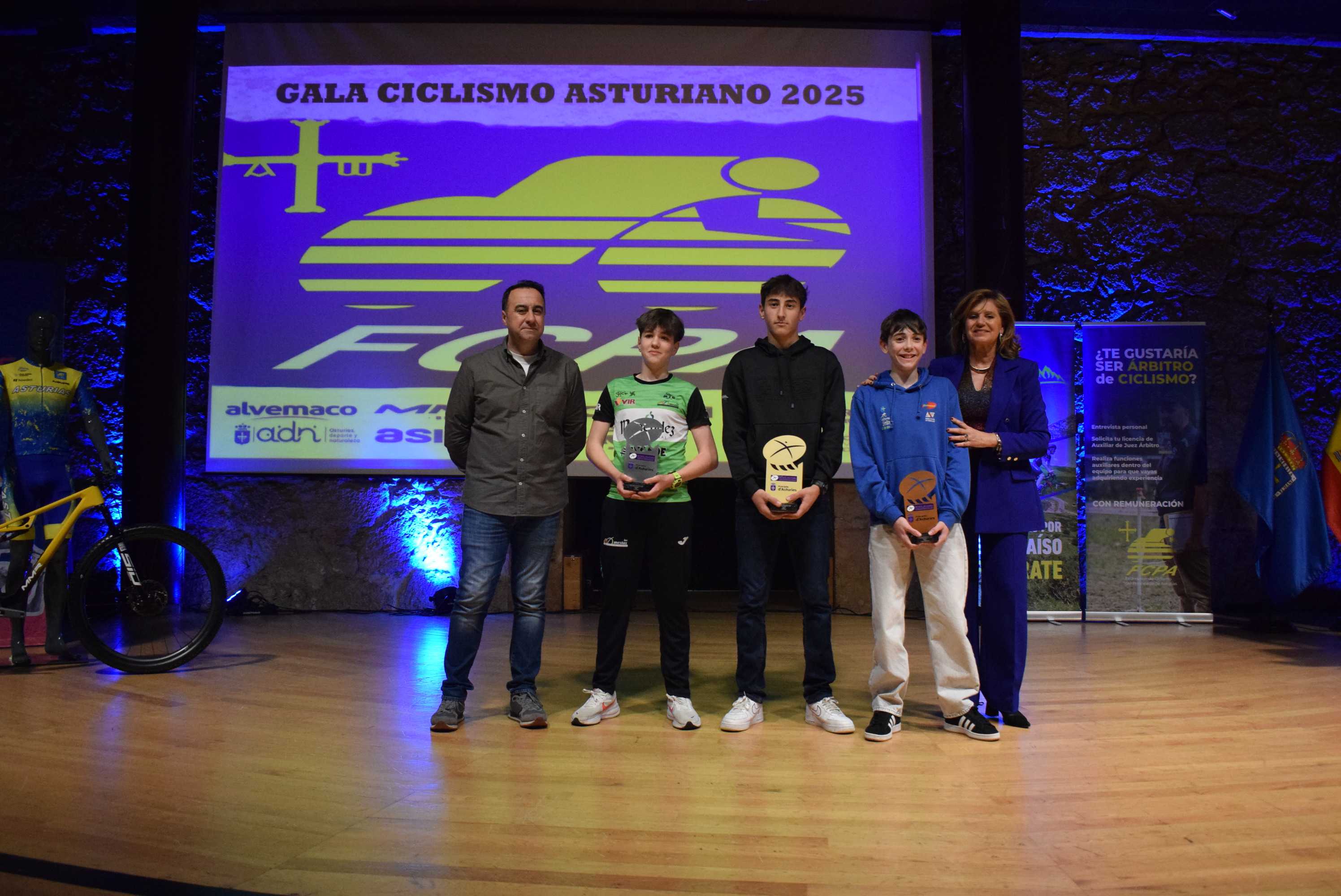 La Gala del Ciclismo Asturiano Premia la Diversidad y el Relevo Generacional en una Noche de Emociones