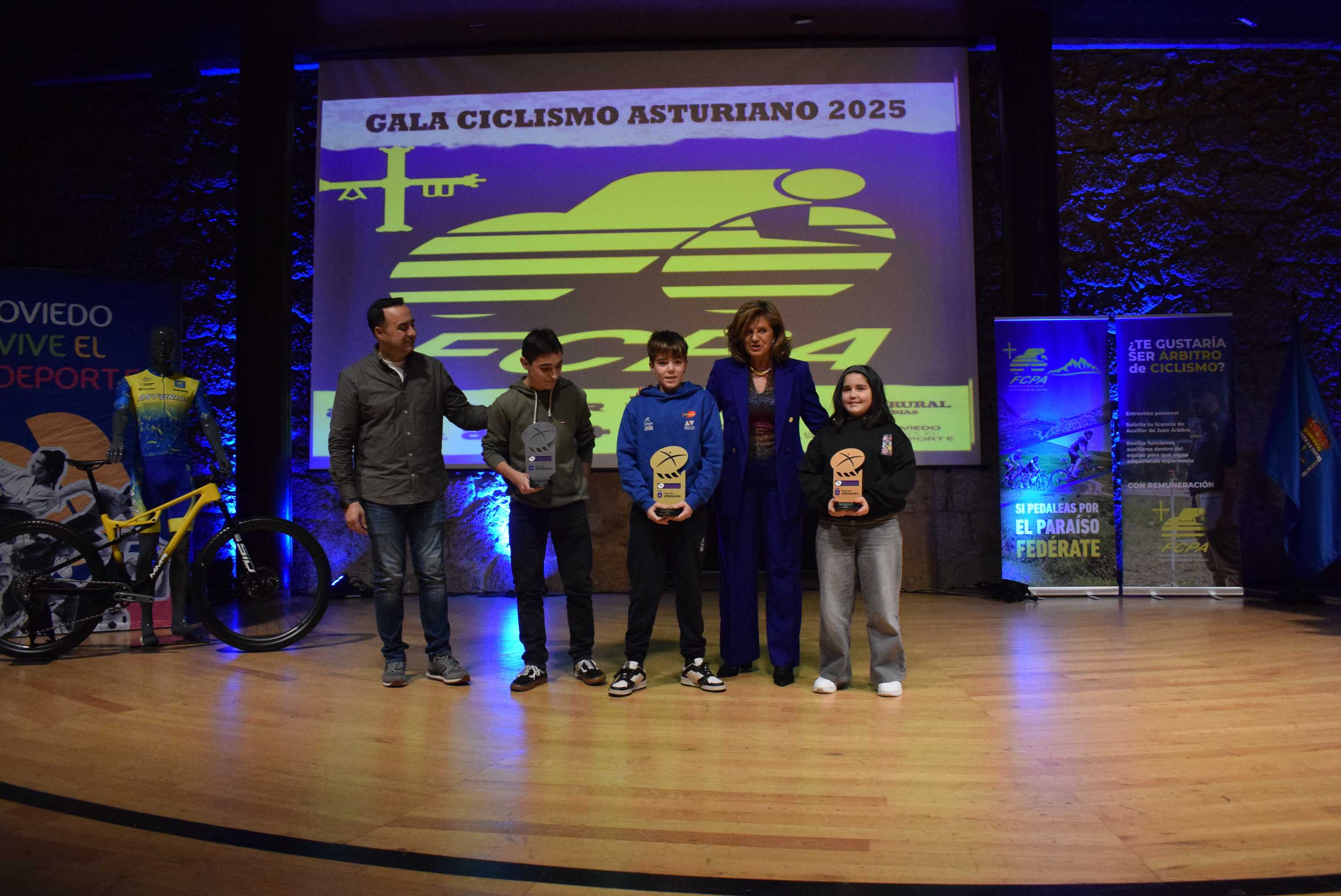 La Gala del Ciclismo Asturiano Premia la Diversidad y el Relevo Generacional en una Noche de Emociones
