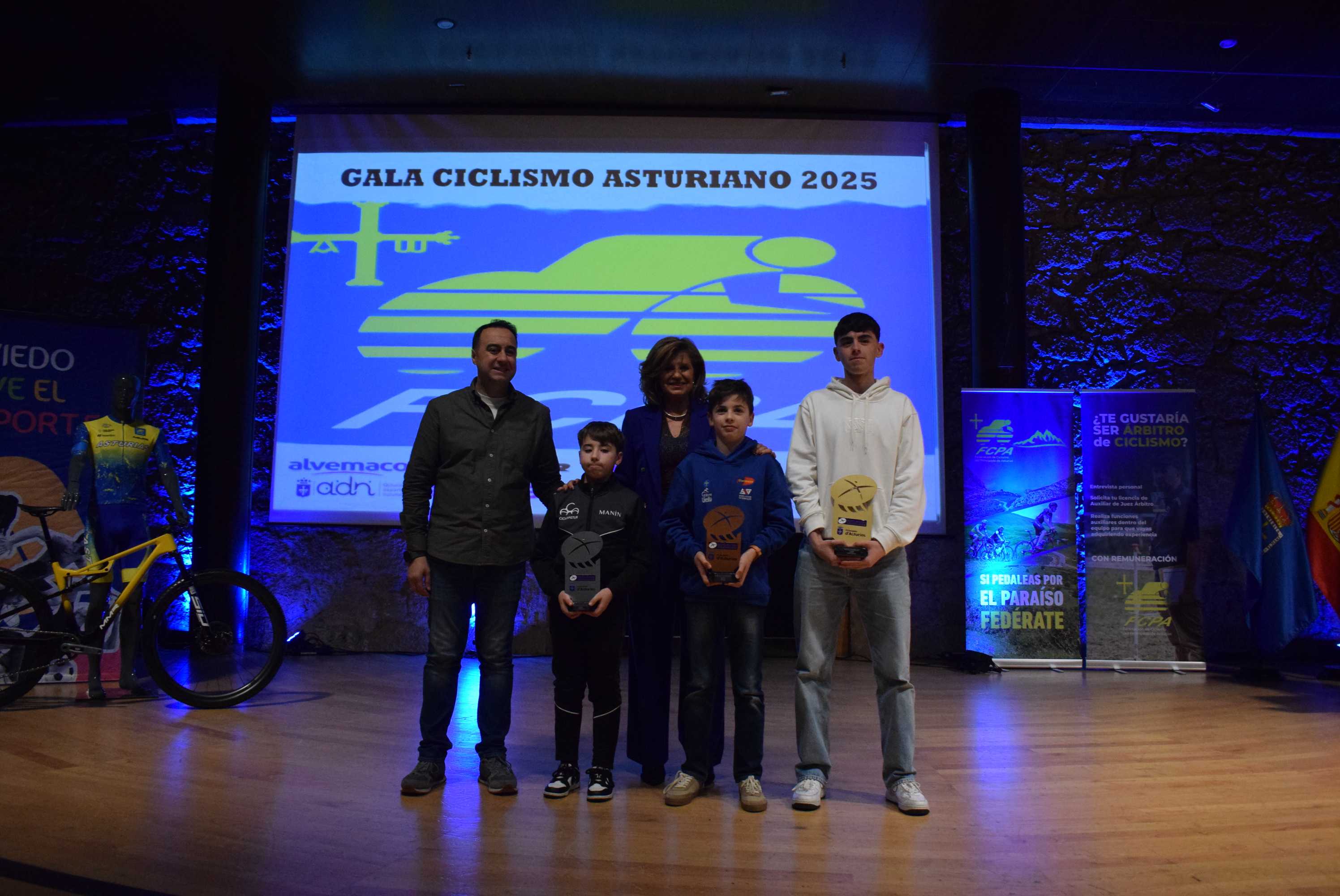 La Gala del Ciclismo Asturiano Premia la Diversidad y el Relevo Generacional en una Noche de Emociones