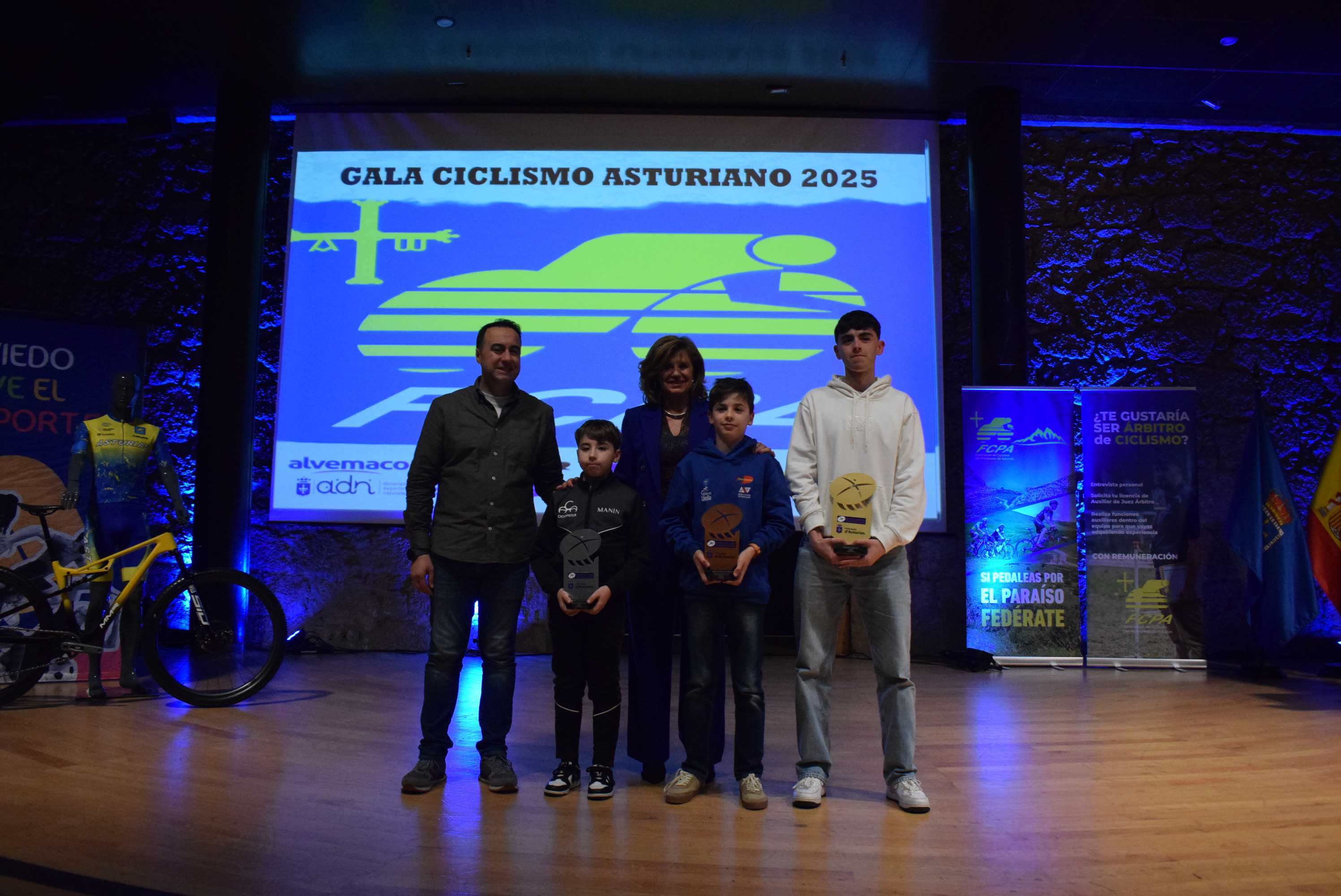 La Gala del Ciclismo Asturiano Premia la Diversidad y el Relevo Generacional en una Noche de Emociones