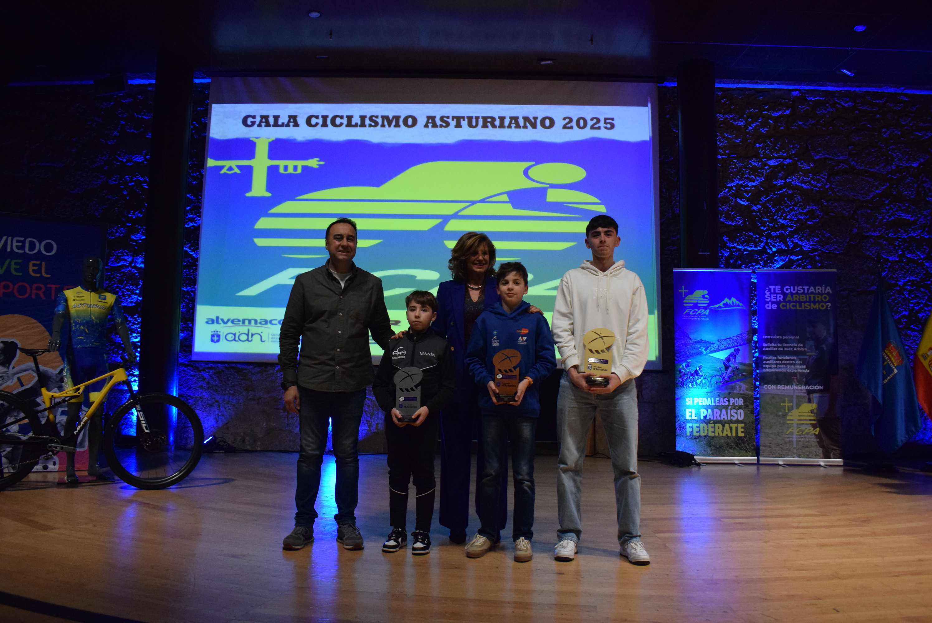 La Gala del Ciclismo Asturiano Premia la Diversidad y el Relevo Generacional en una Noche de Emociones