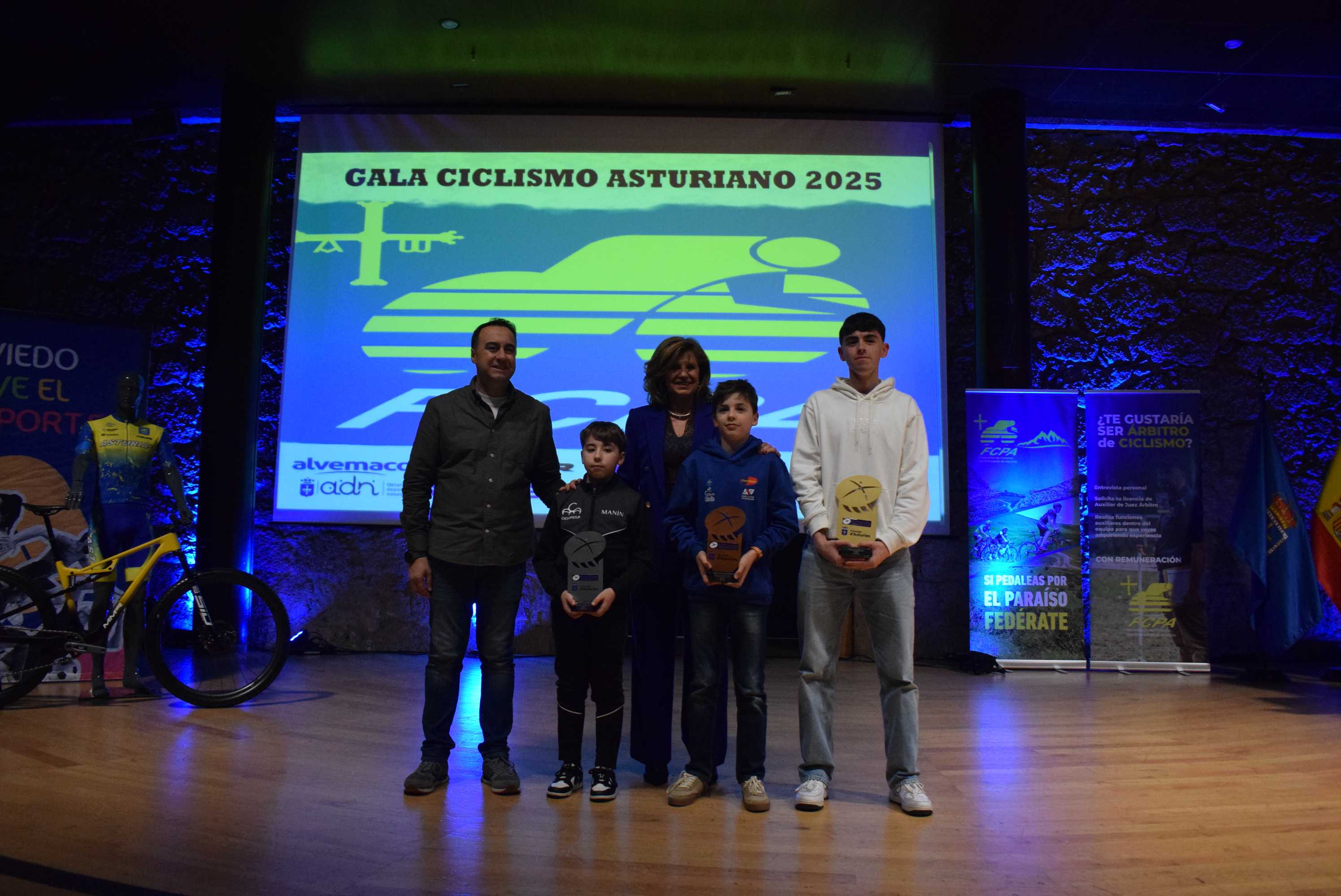La Gala del Ciclismo Asturiano Premia la Diversidad y el Relevo Generacional en una Noche de Emociones