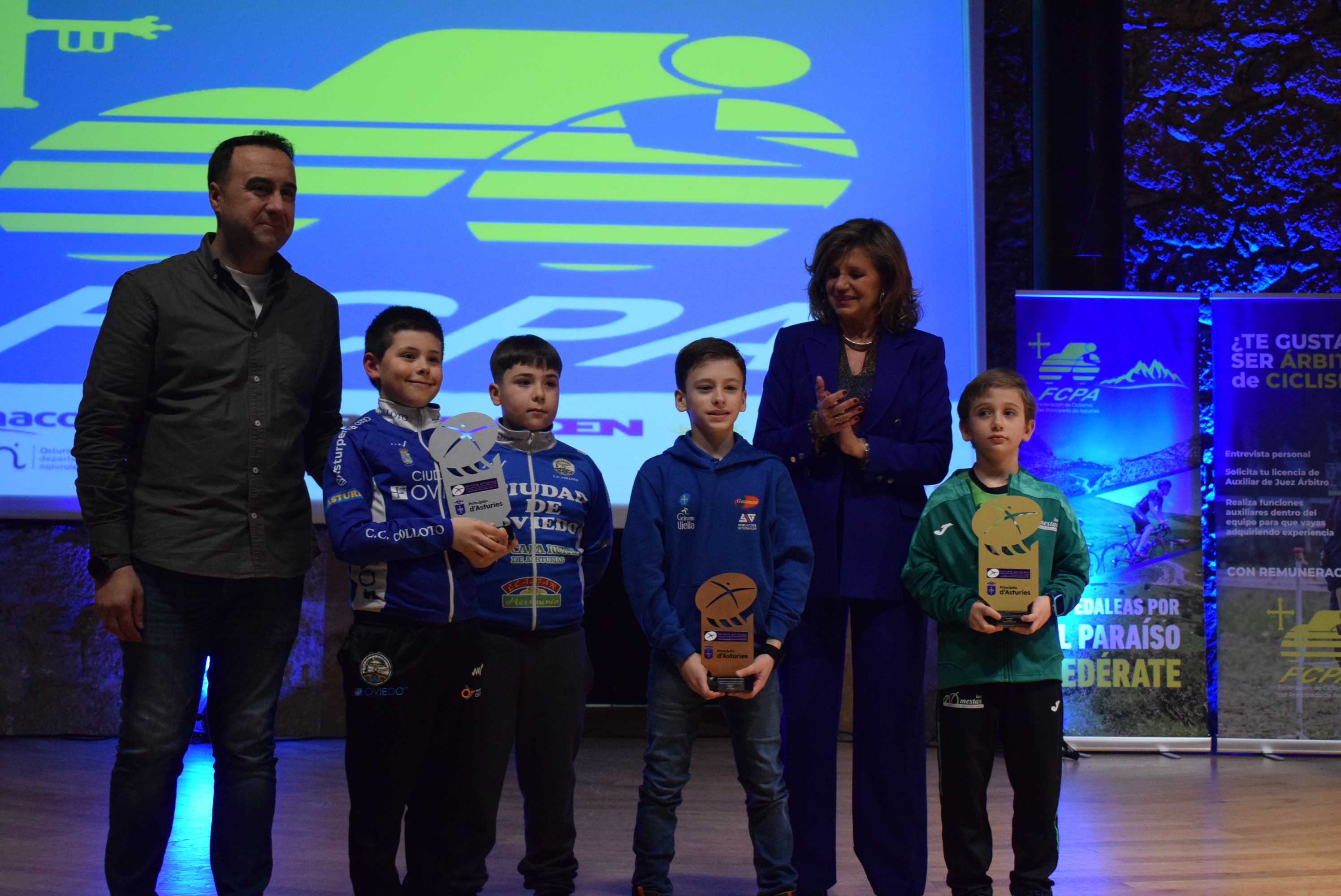 La Gala del Ciclismo Asturiano Premia la Diversidad y el Relevo Generacional en una Noche de Emociones