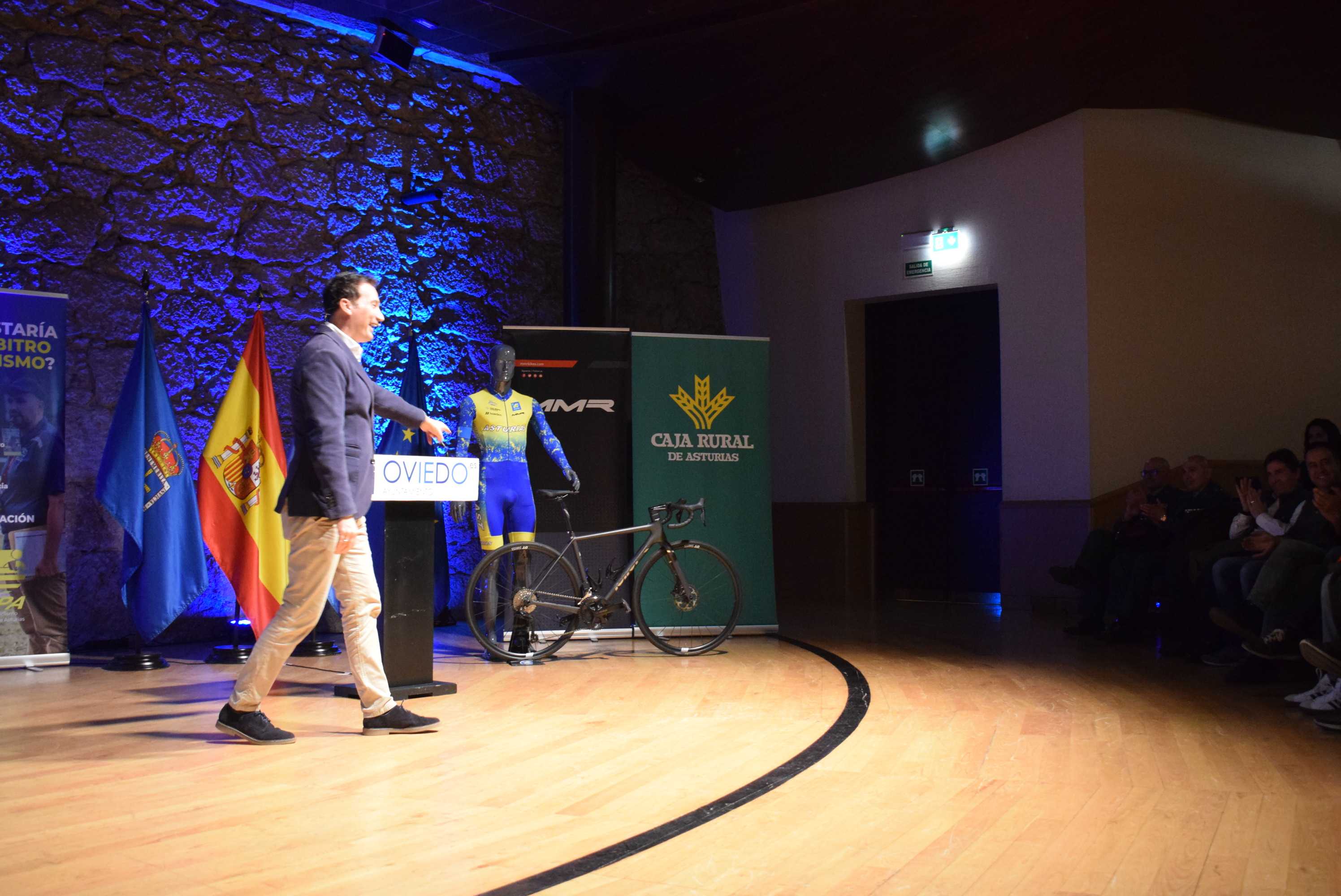 La Gala del Ciclismo Asturiano Premia la Diversidad y el Relevo Generacional en una Noche de Emociones