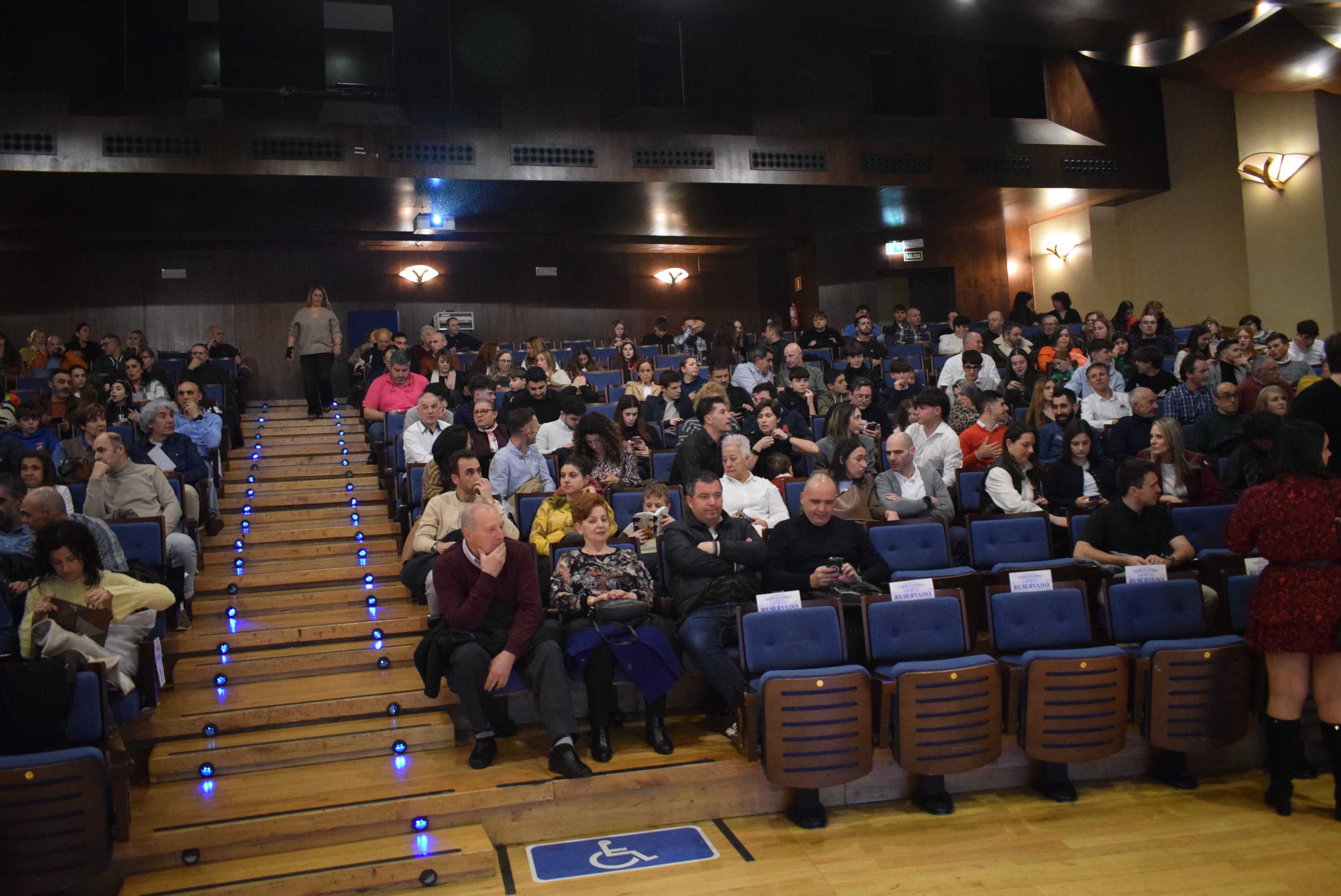 La Gala del Ciclismo Asturiano Premia la Diversidad y el Relevo Generacional en una Noche de Emociones