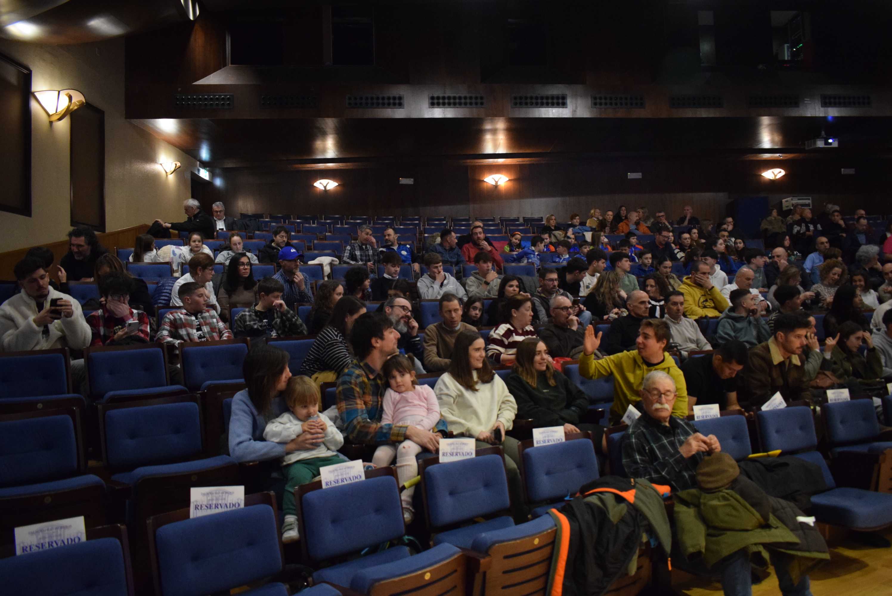 La Gala del Ciclismo Asturiano Premia la Diversidad y el Relevo Generacional en una Noche de Emociones