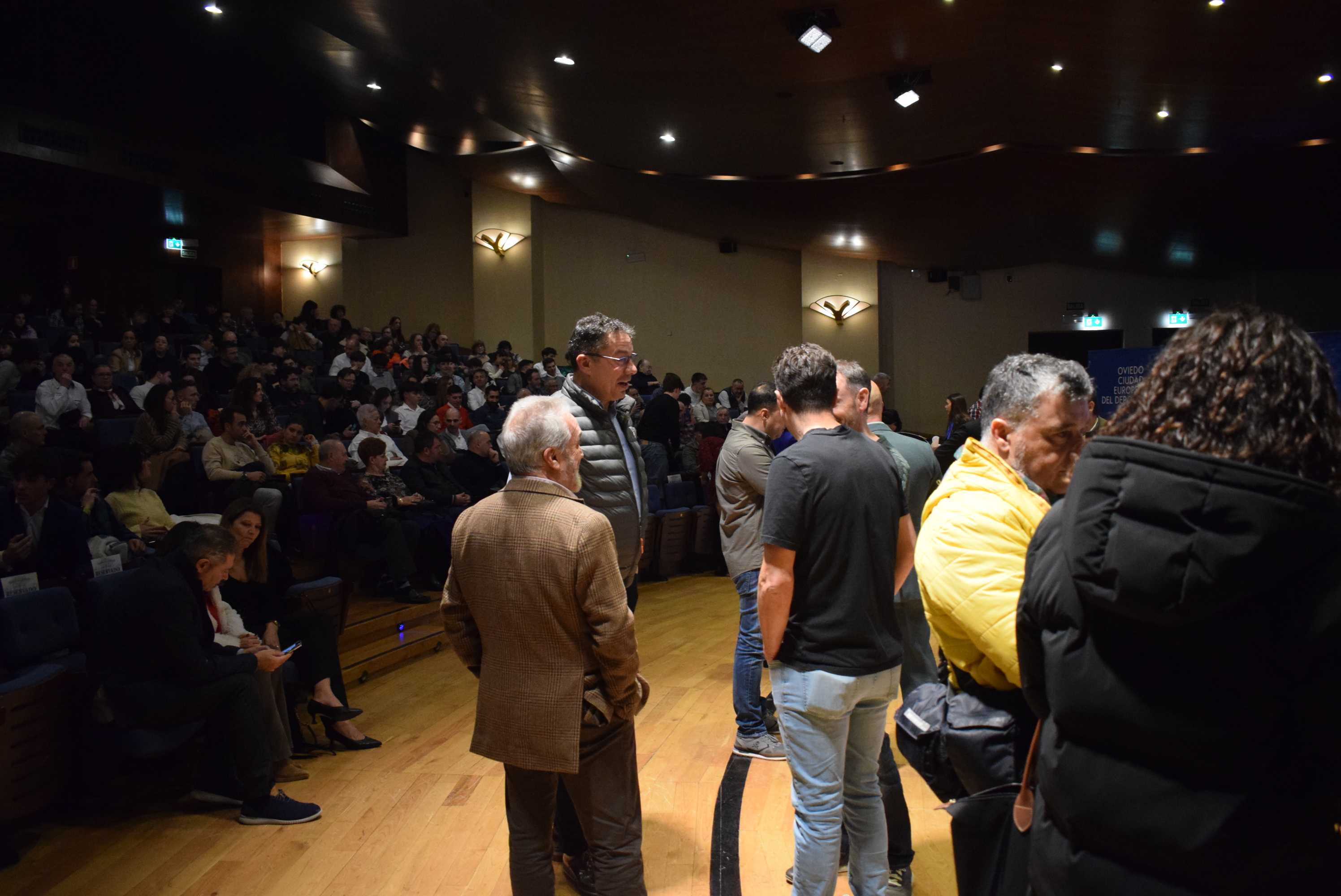 La Gala del Ciclismo Asturiano Premia la Diversidad y el Relevo Generacional en una Noche de Emociones