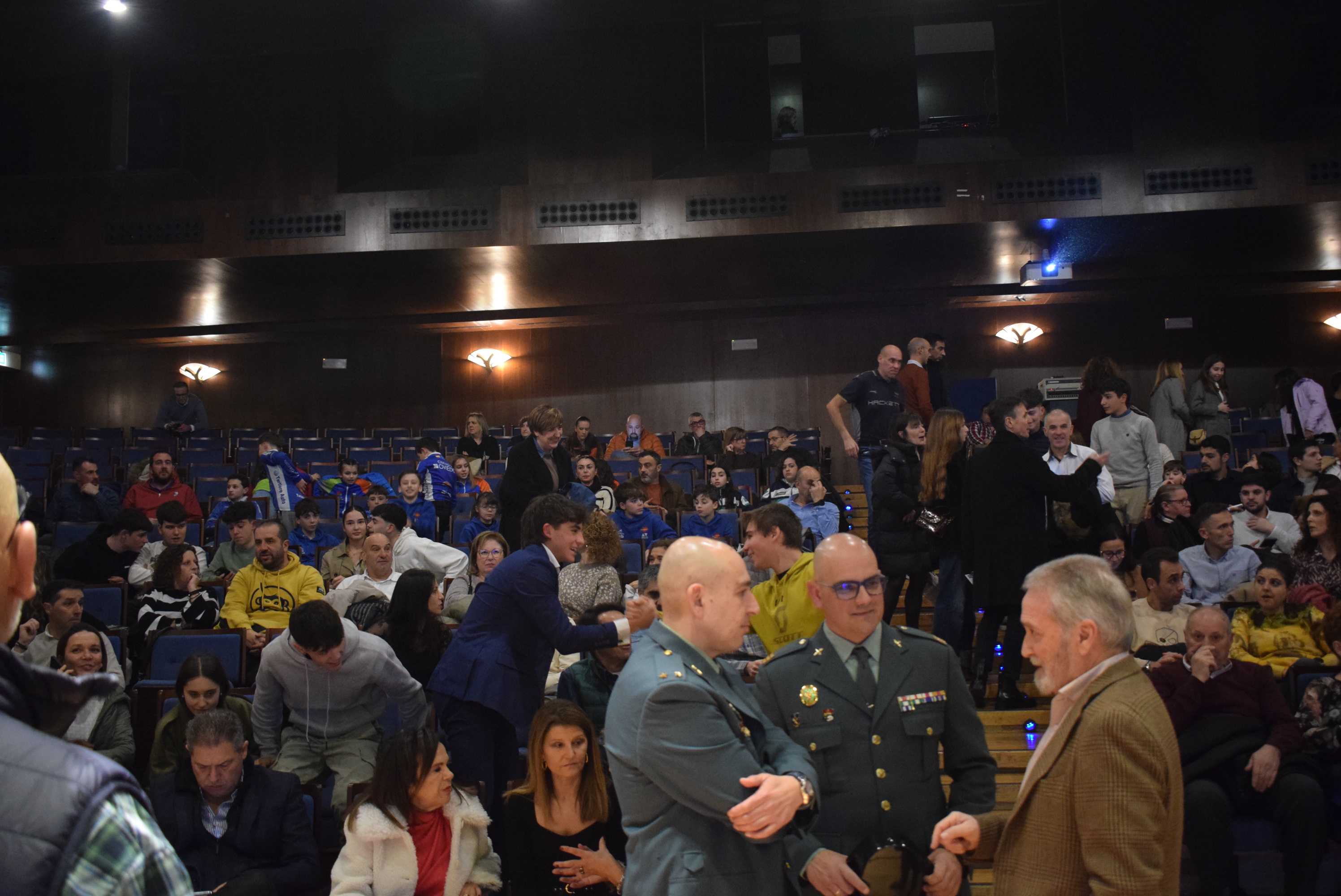 La Gala del Ciclismo Asturiano Premia la Diversidad y el Relevo Generacional en una Noche de Emociones
