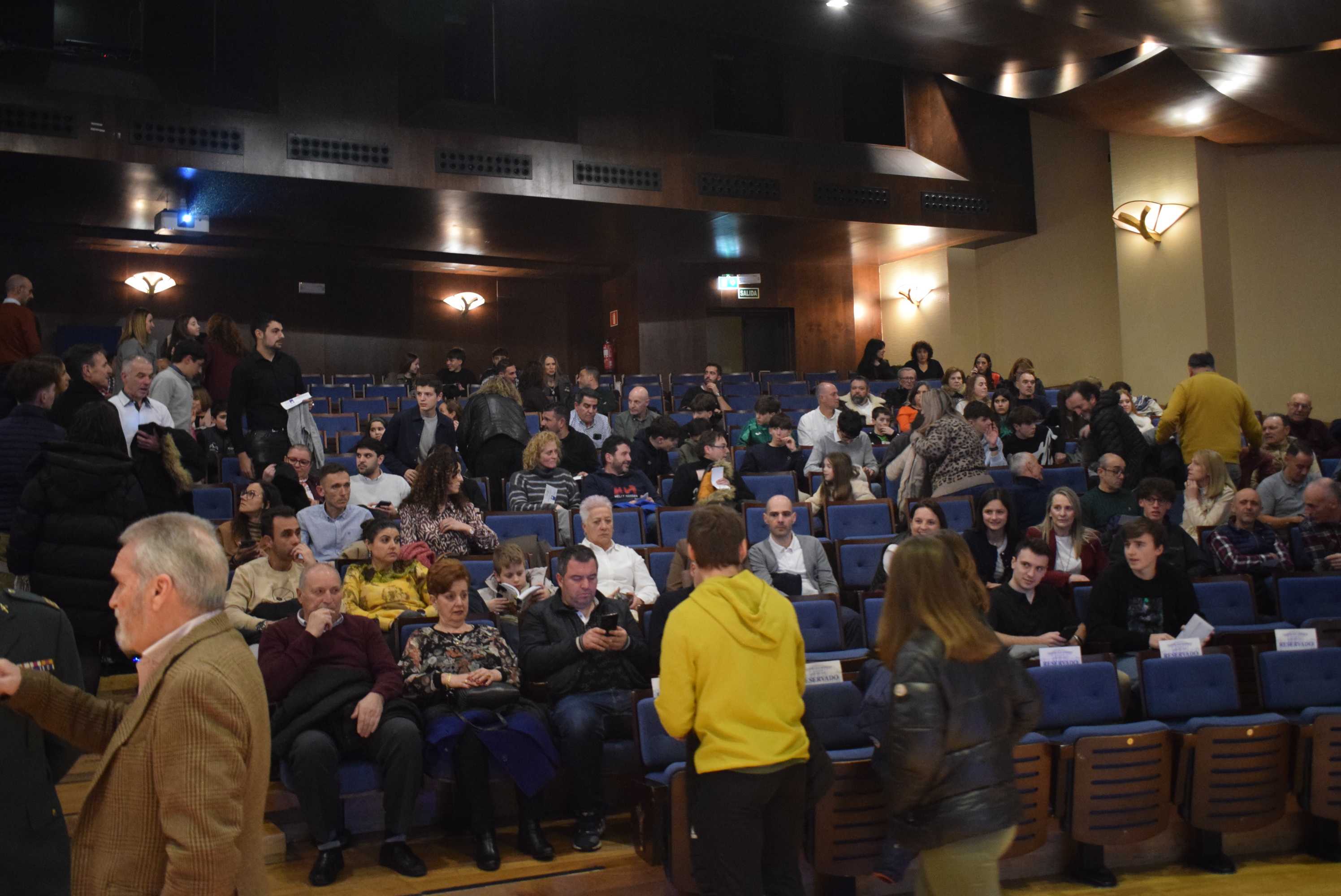 La Gala del Ciclismo Asturiano Premia la Diversidad y el Relevo Generacional en una Noche de Emociones
