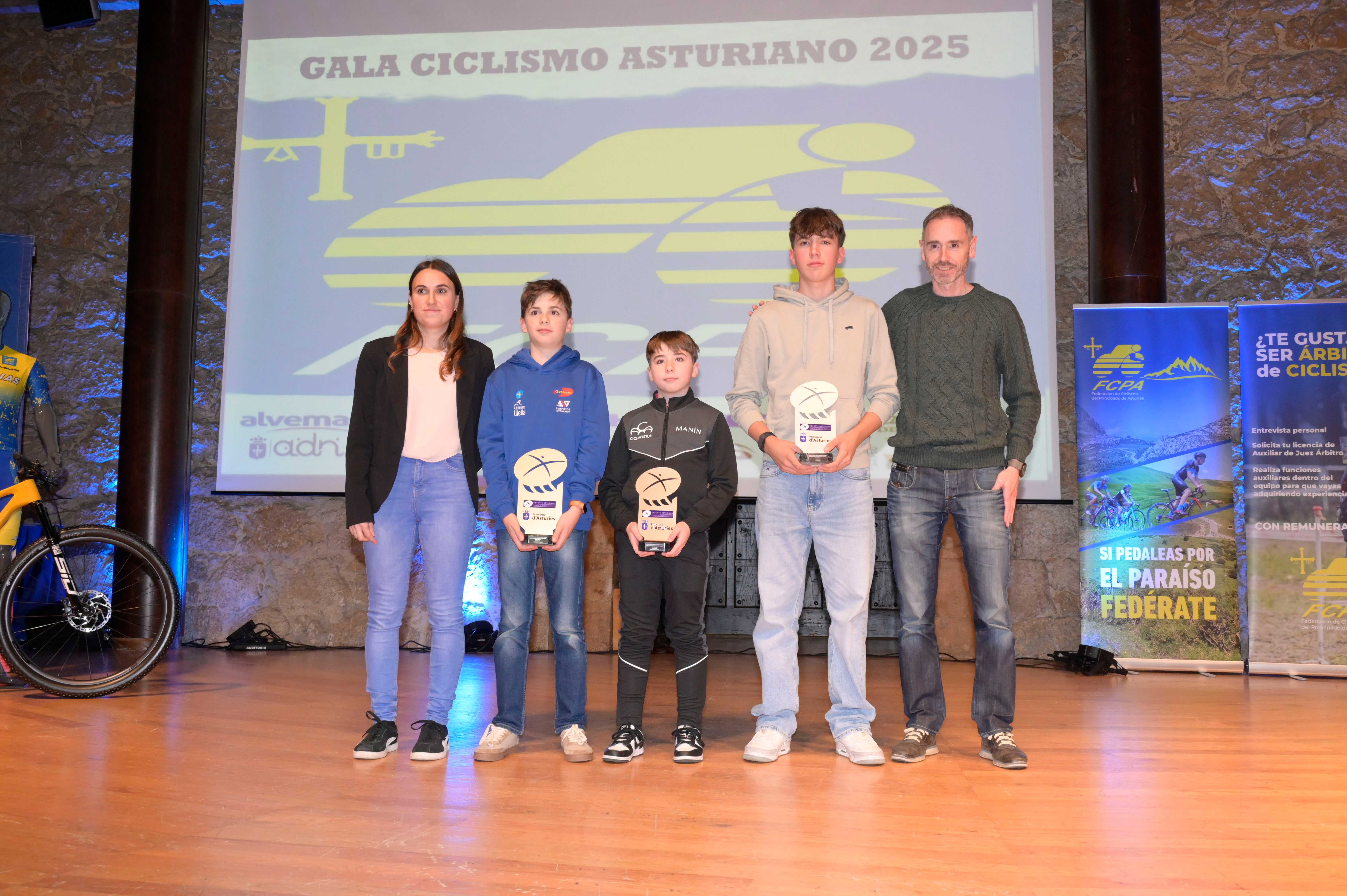La Gala del Ciclismo Asturiano Premia la Diversidad y el Relevo Generacional en una Noche de Emociones