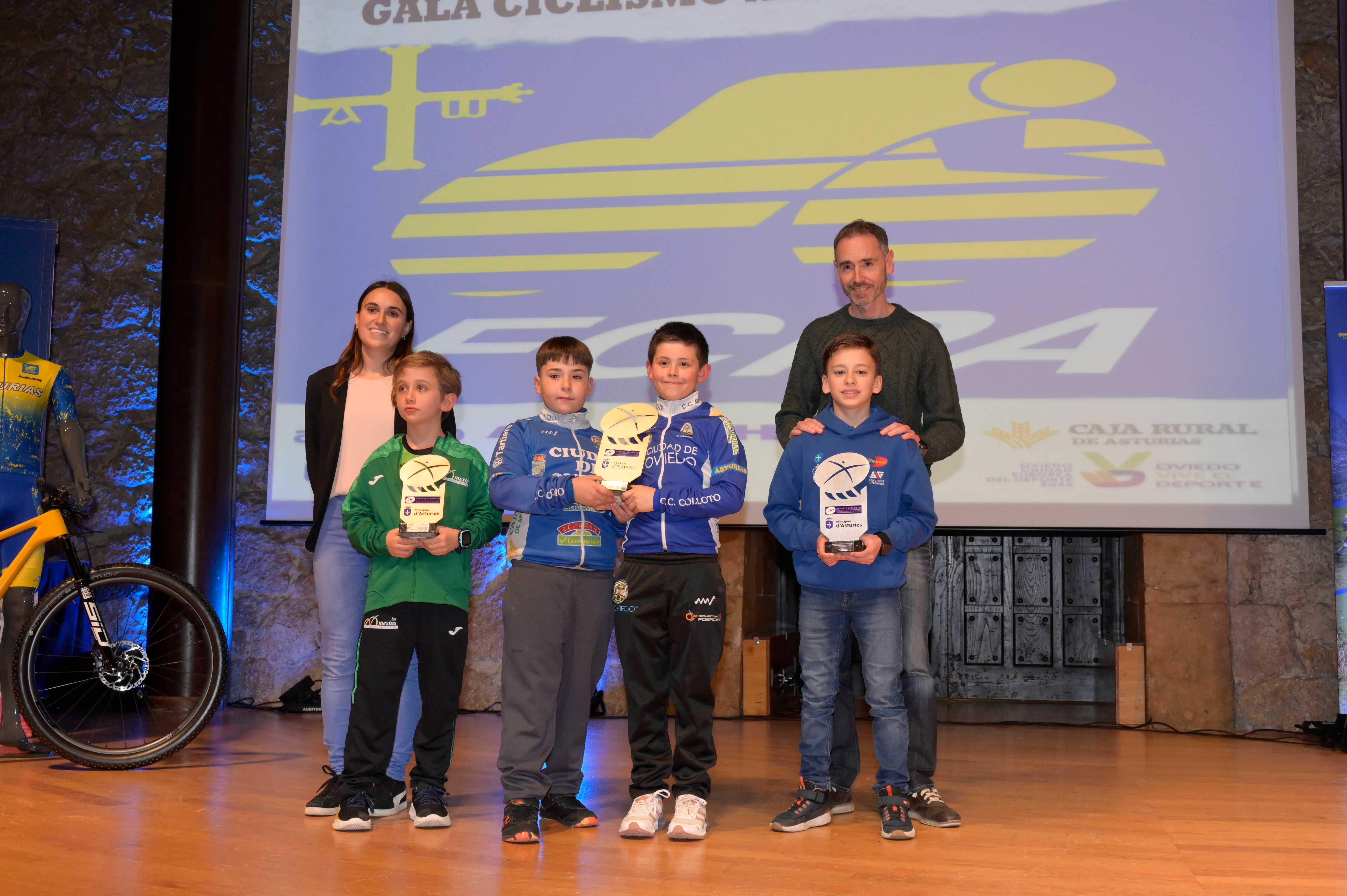 La Gala del Ciclismo Asturiano Premia la Diversidad y el Relevo Generacional en una Noche de Emociones