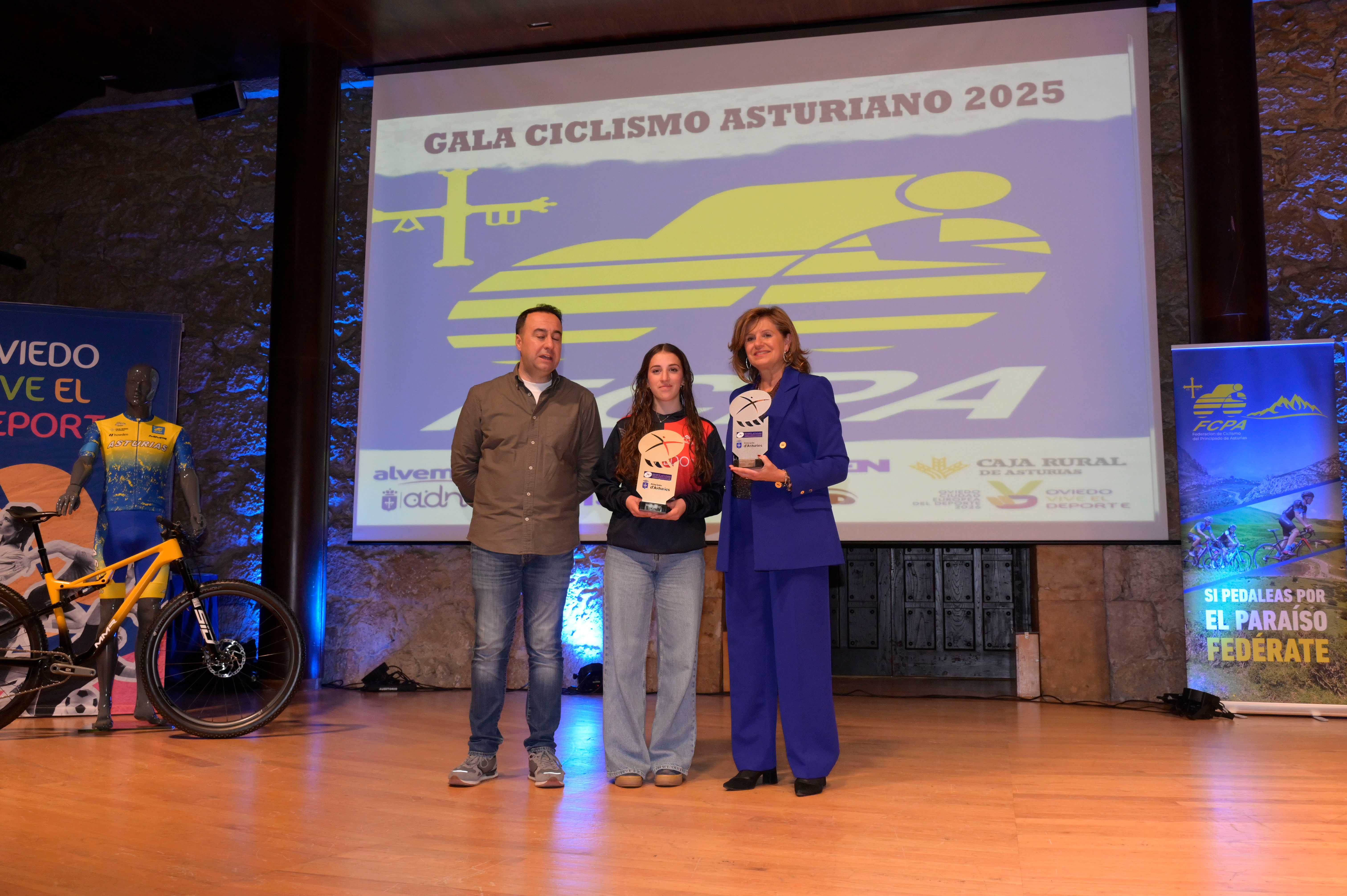 La Gala del Ciclismo Asturiano Premia la Diversidad y el Relevo Generacional en una Noche de Emociones