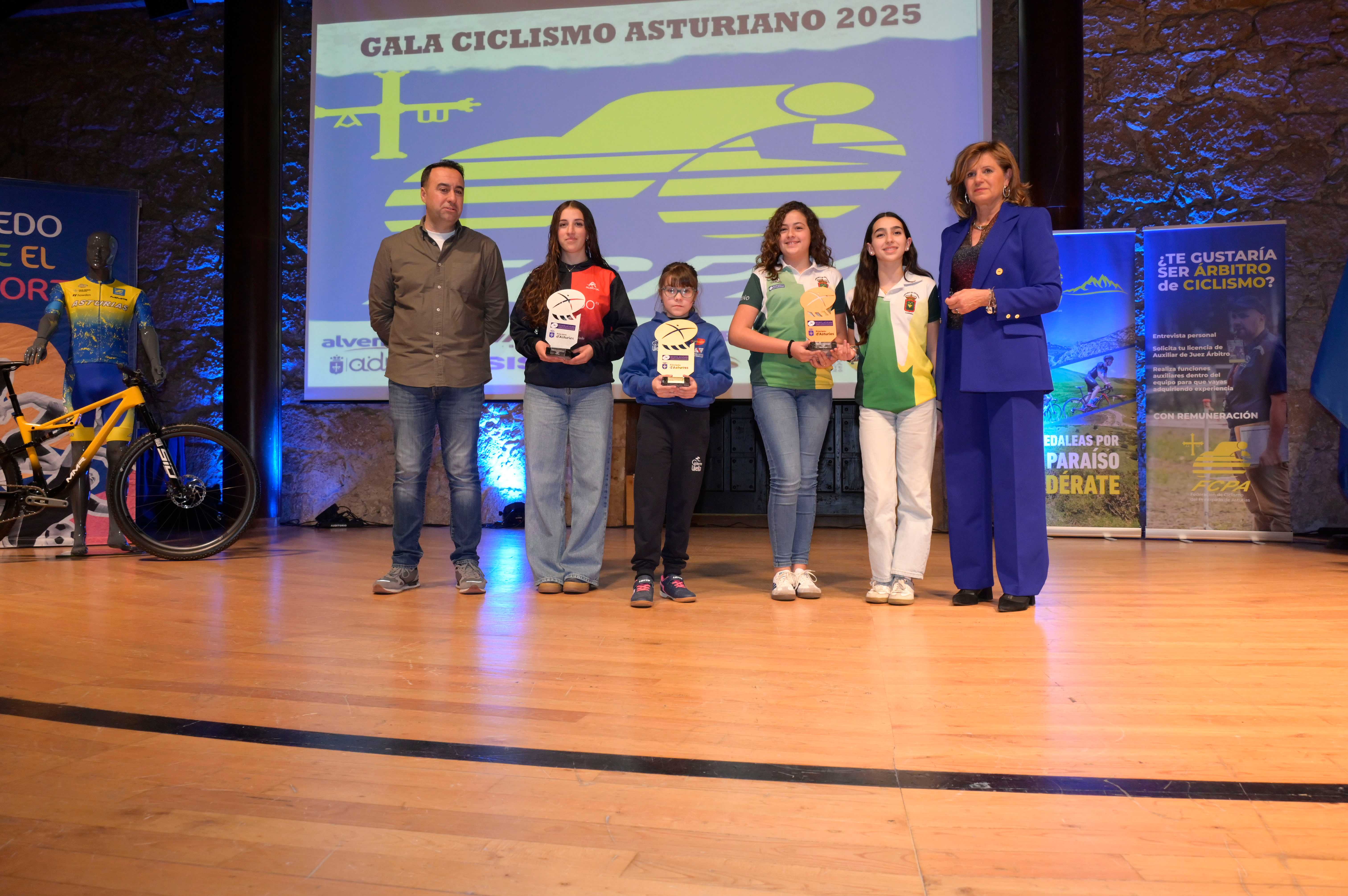 La Gala del Ciclismo Asturiano Premia la Diversidad y el Relevo Generacional en una Noche de Emociones