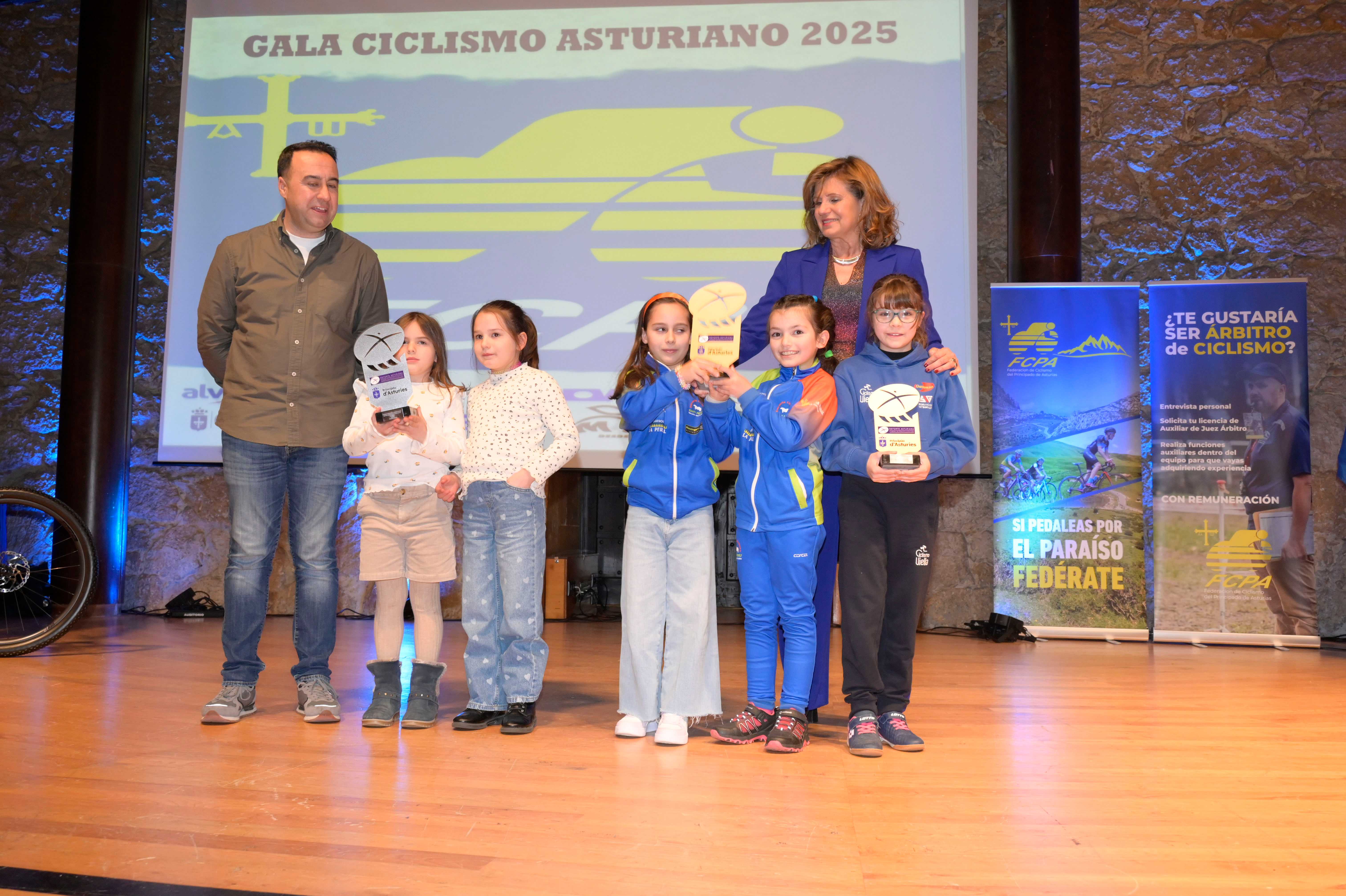 La Gala del Ciclismo Asturiano Premia la Diversidad y el Relevo Generacional en una Noche de Emociones