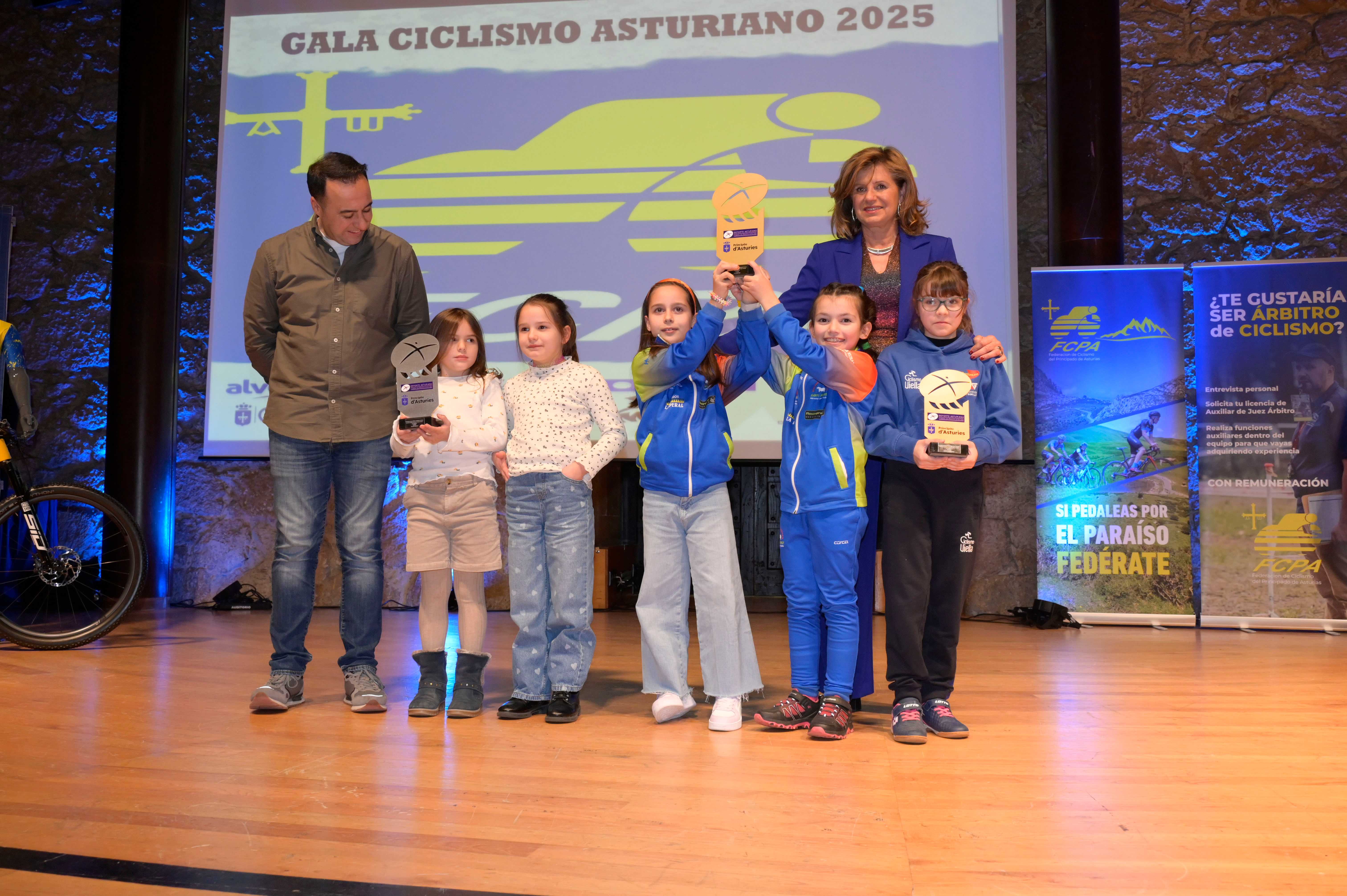 La Gala del Ciclismo Asturiano Premia la Diversidad y el Relevo Generacional en una Noche de Emociones