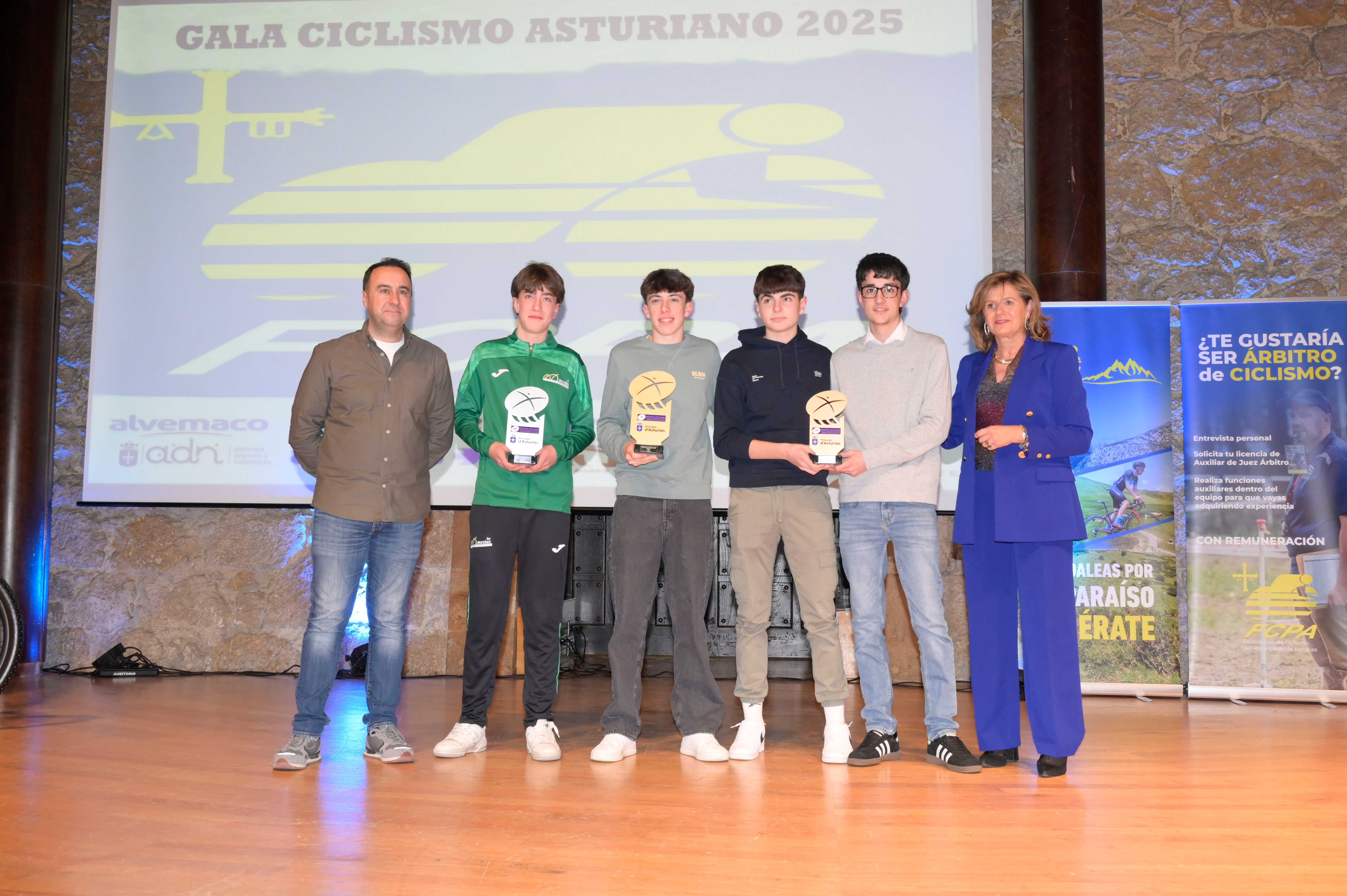 La Gala del Ciclismo Asturiano Premia la Diversidad y el Relevo Generacional en una Noche de Emociones