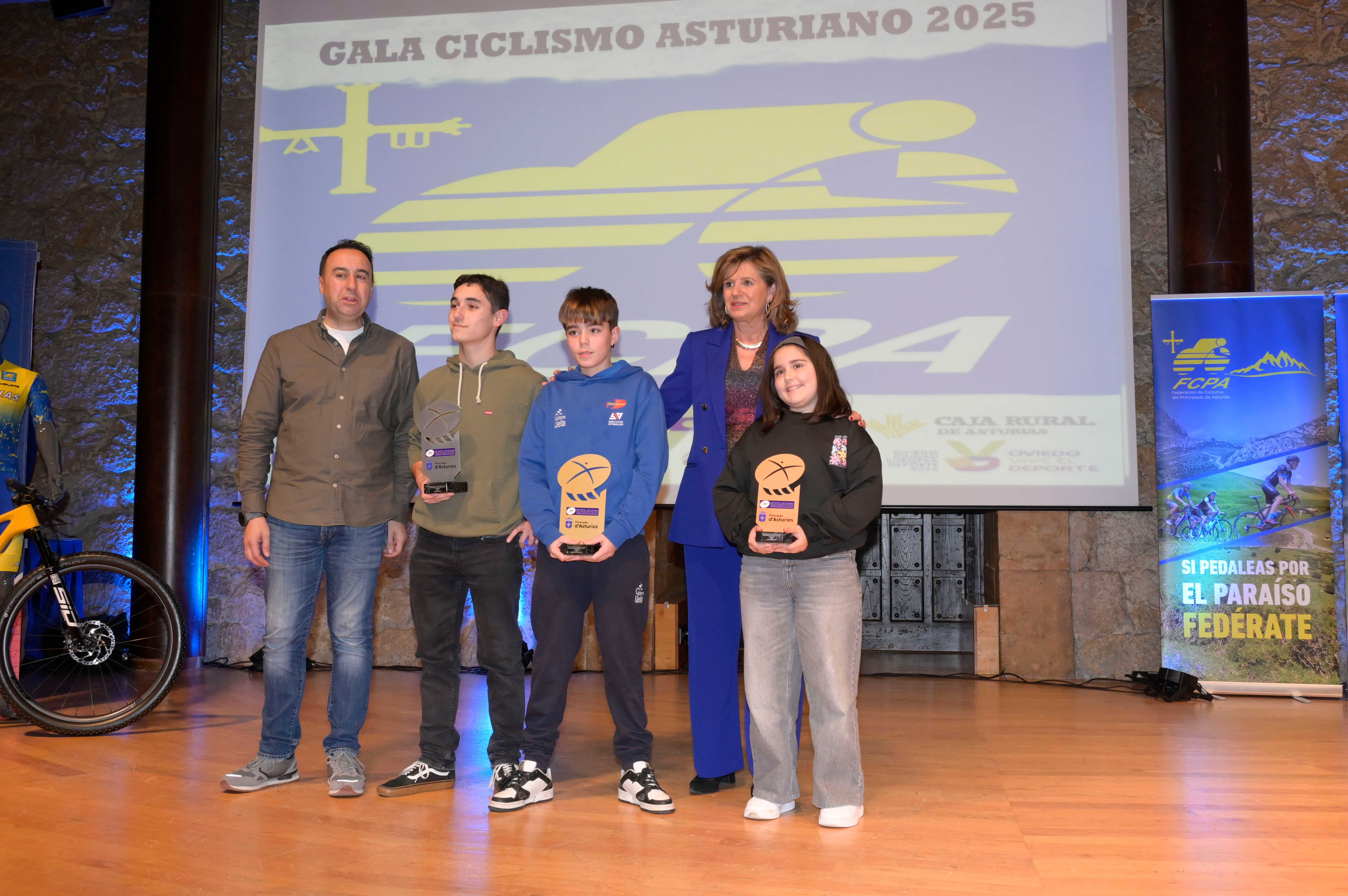 La Gala del Ciclismo Asturiano Premia la Diversidad y el Relevo Generacional en una Noche de Emociones