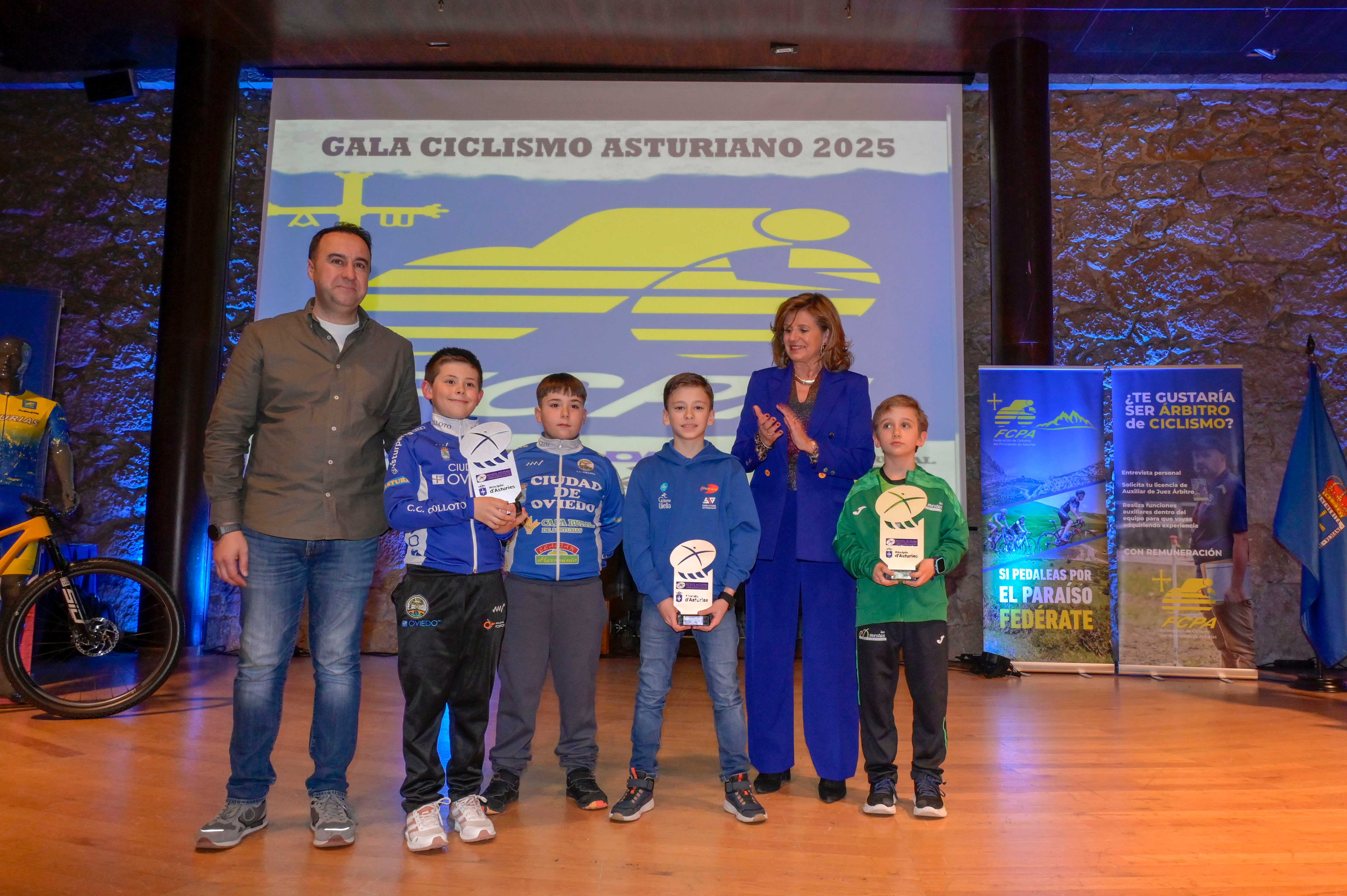 La Gala del Ciclismo Asturiano Premia la Diversidad y el Relevo Generacional en una Noche de Emociones