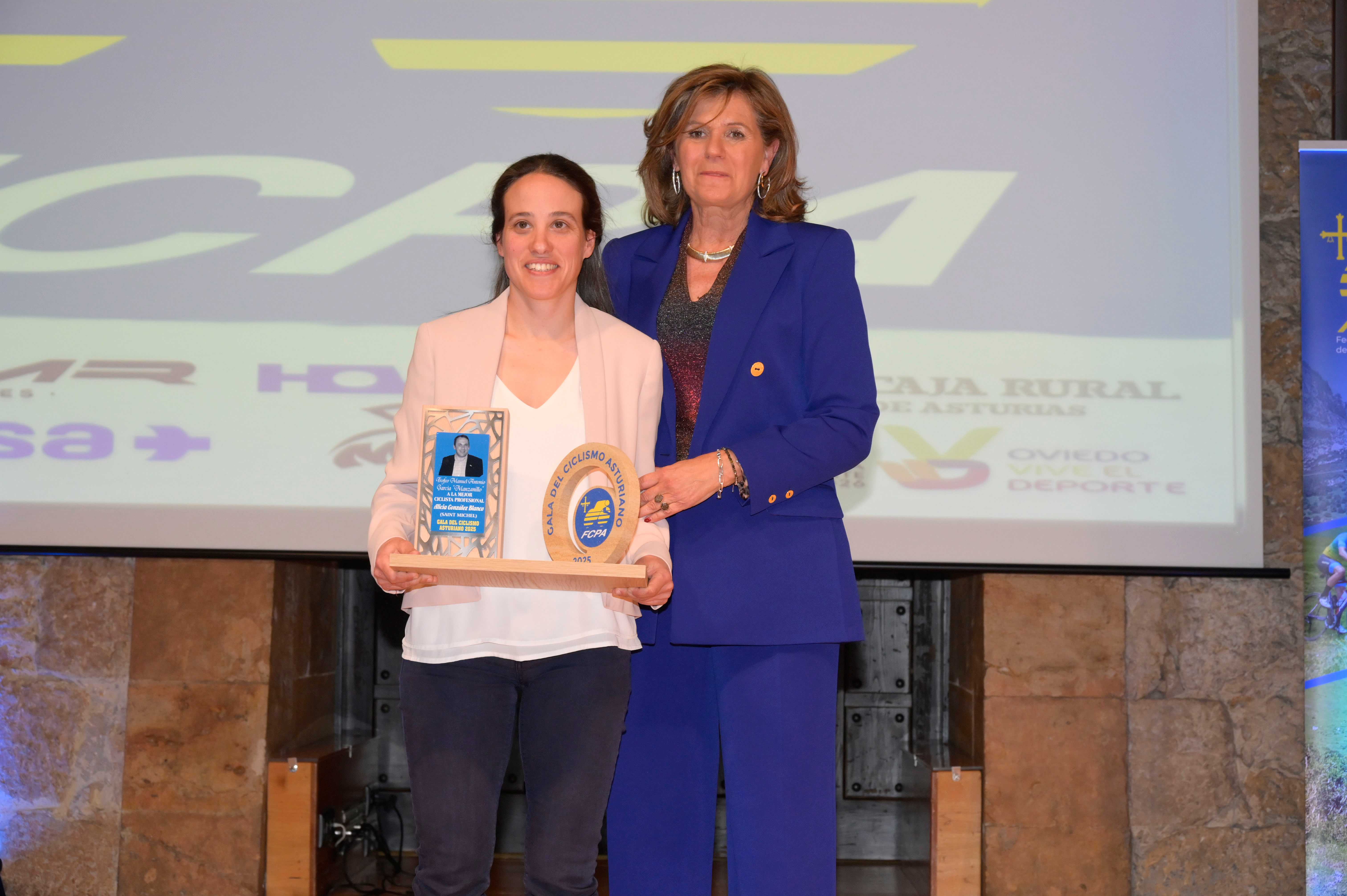La Gala del Ciclismo Asturiano Premia la Diversidad y el Relevo Generacional en una Noche de Emociones