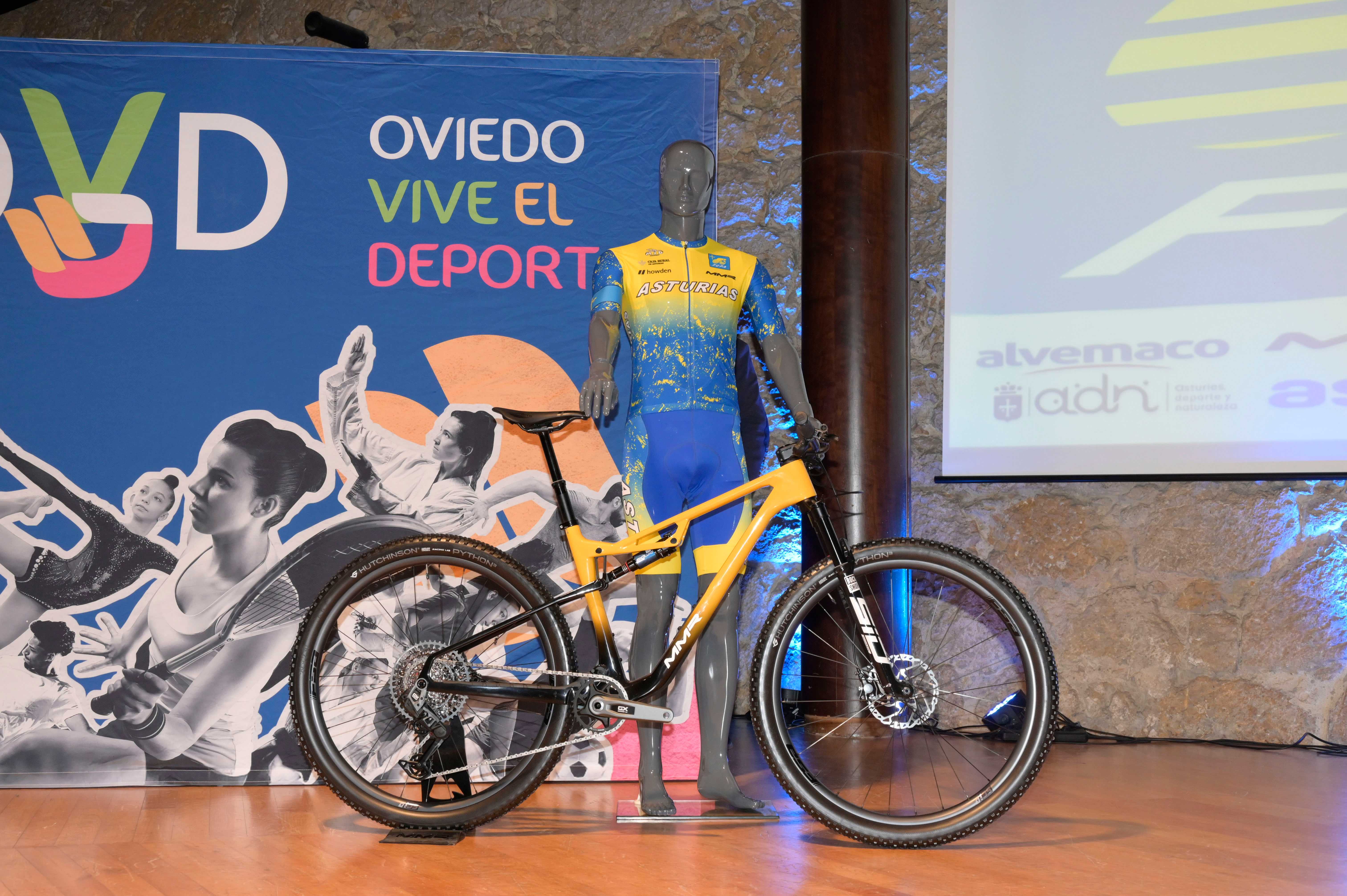 La Gala del Ciclismo Asturiano Premia la Diversidad y el Relevo Generacional en una Noche de Emociones