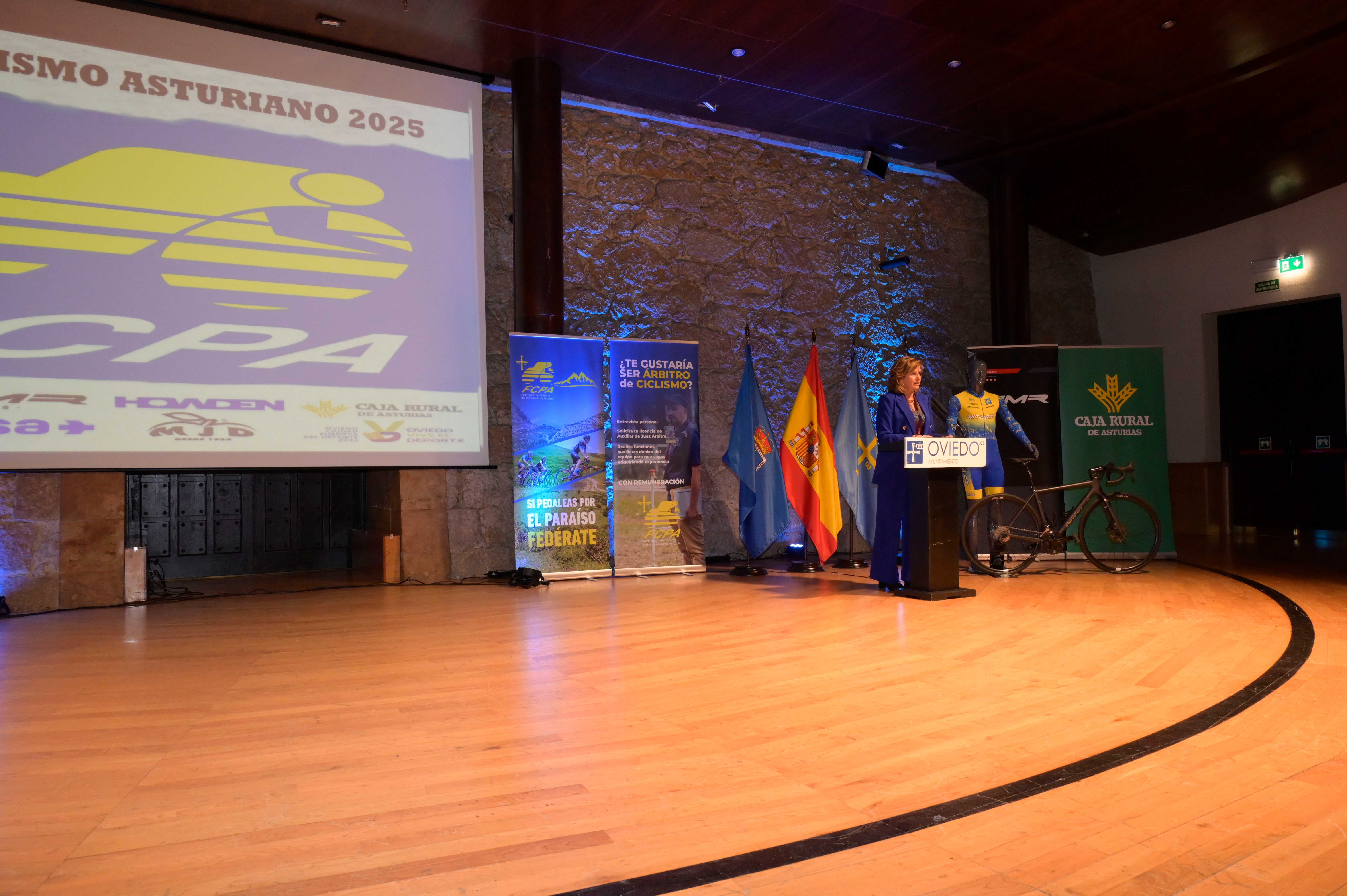 La Gala del Ciclismo Asturiano Premia la Diversidad y el Relevo Generacional en una Noche de Emociones