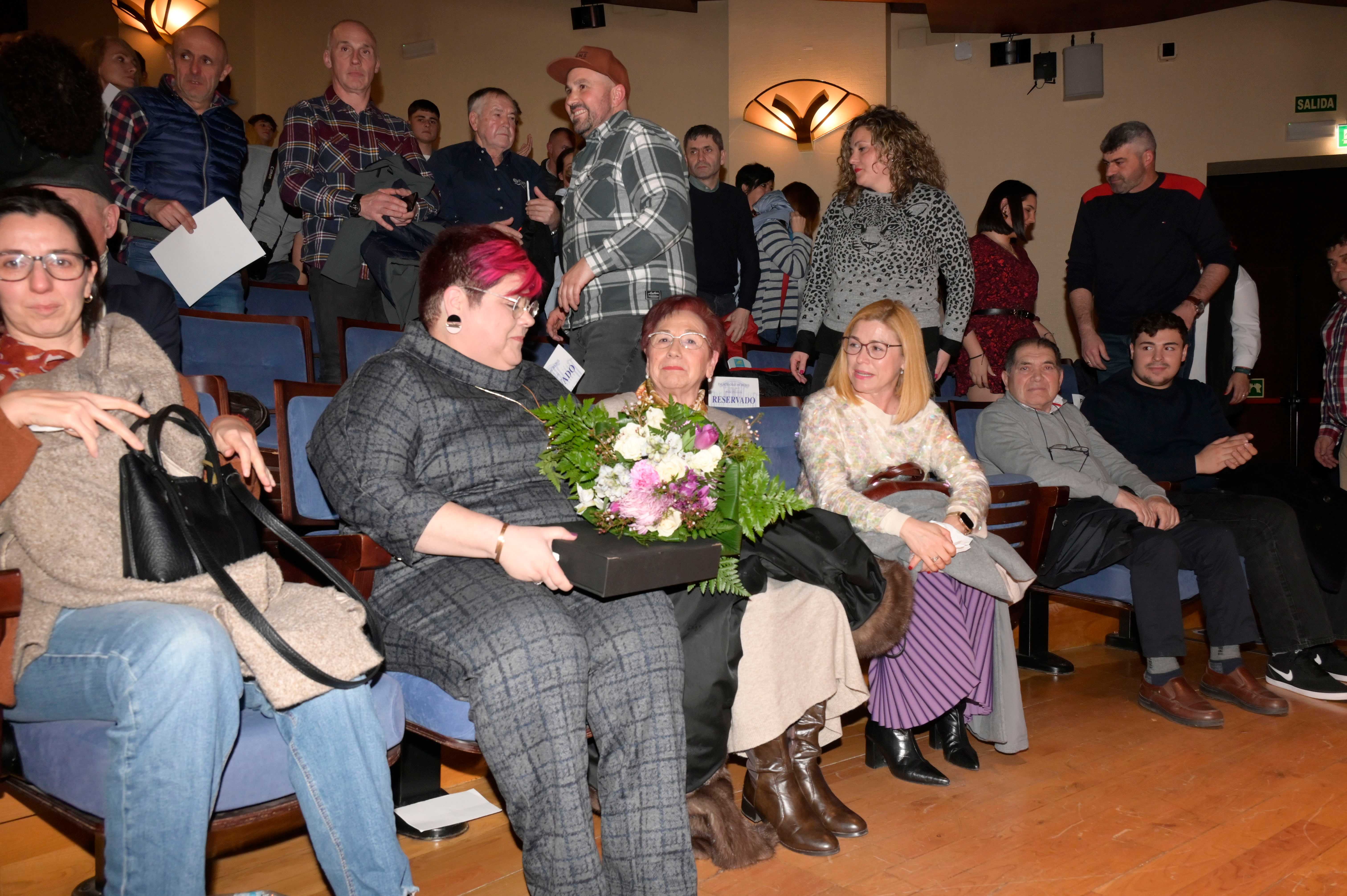La Gala del Ciclismo Asturiano Premia la Diversidad y el Relevo Generacional en una Noche de Emociones