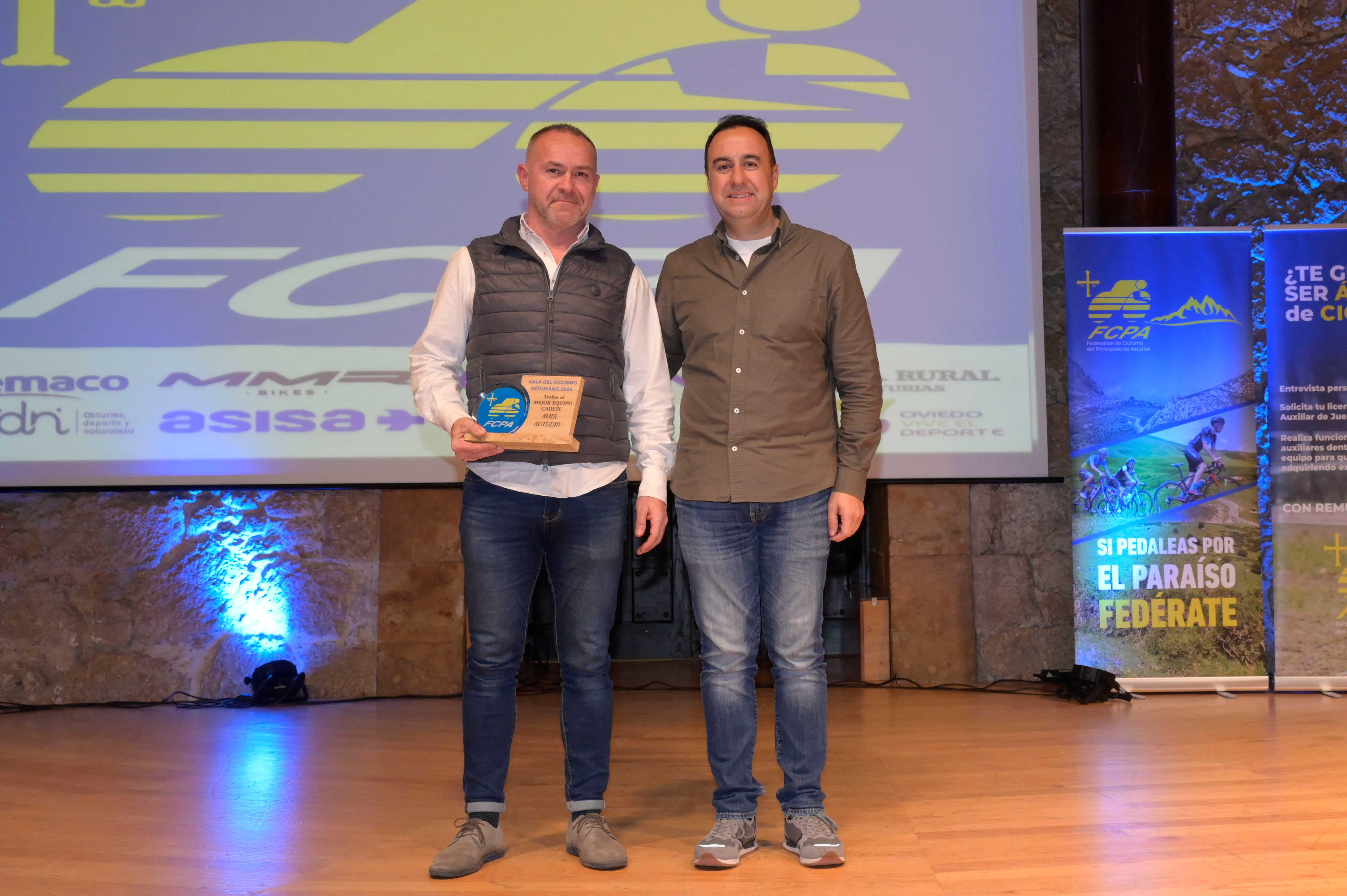 La Gala del Ciclismo Asturiano Premia la Diversidad y el Relevo Generacional en una Noche de Emociones