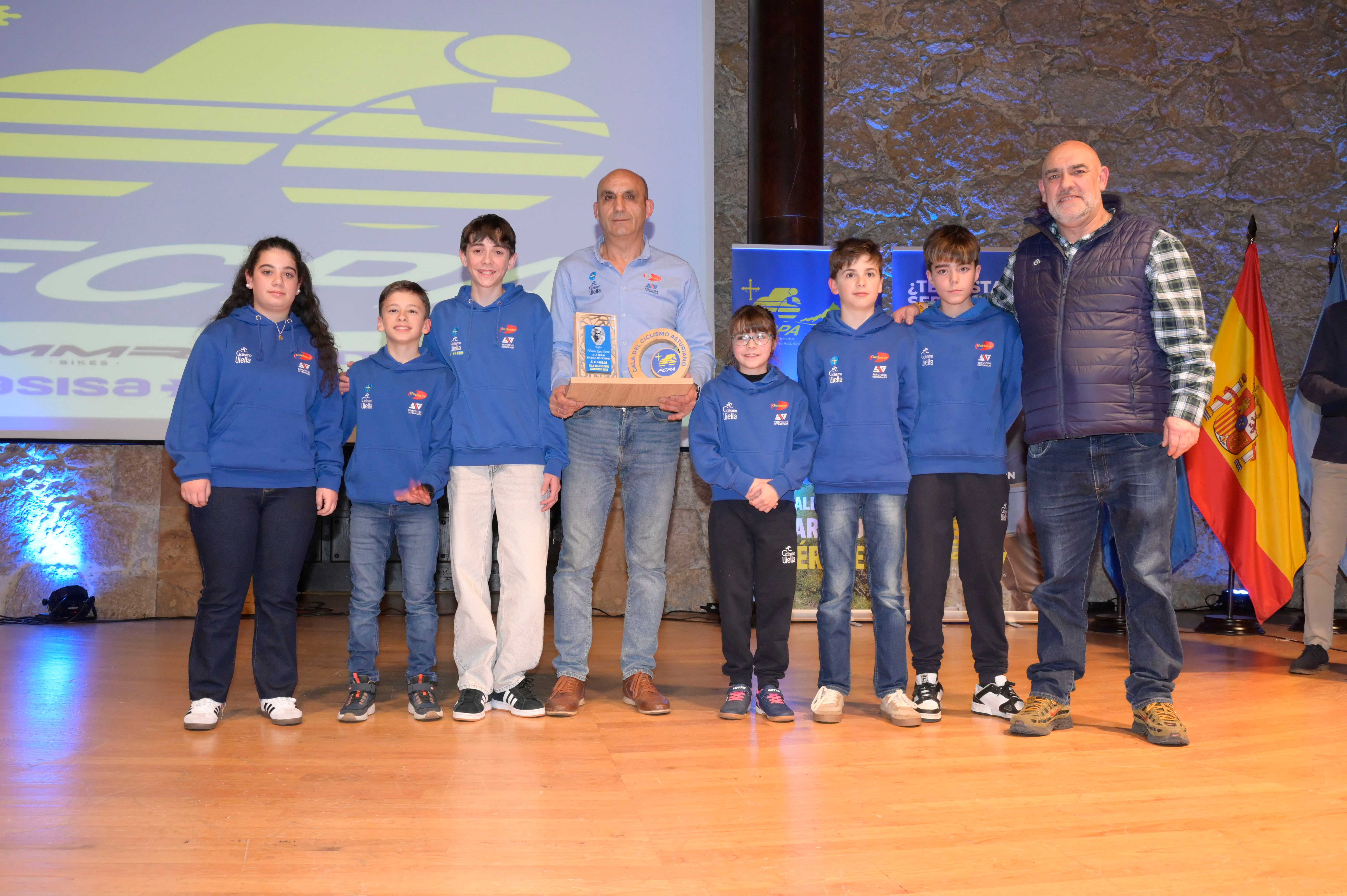 La Gala del Ciclismo Asturiano Premia la Diversidad y el Relevo Generacional en una Noche de Emociones