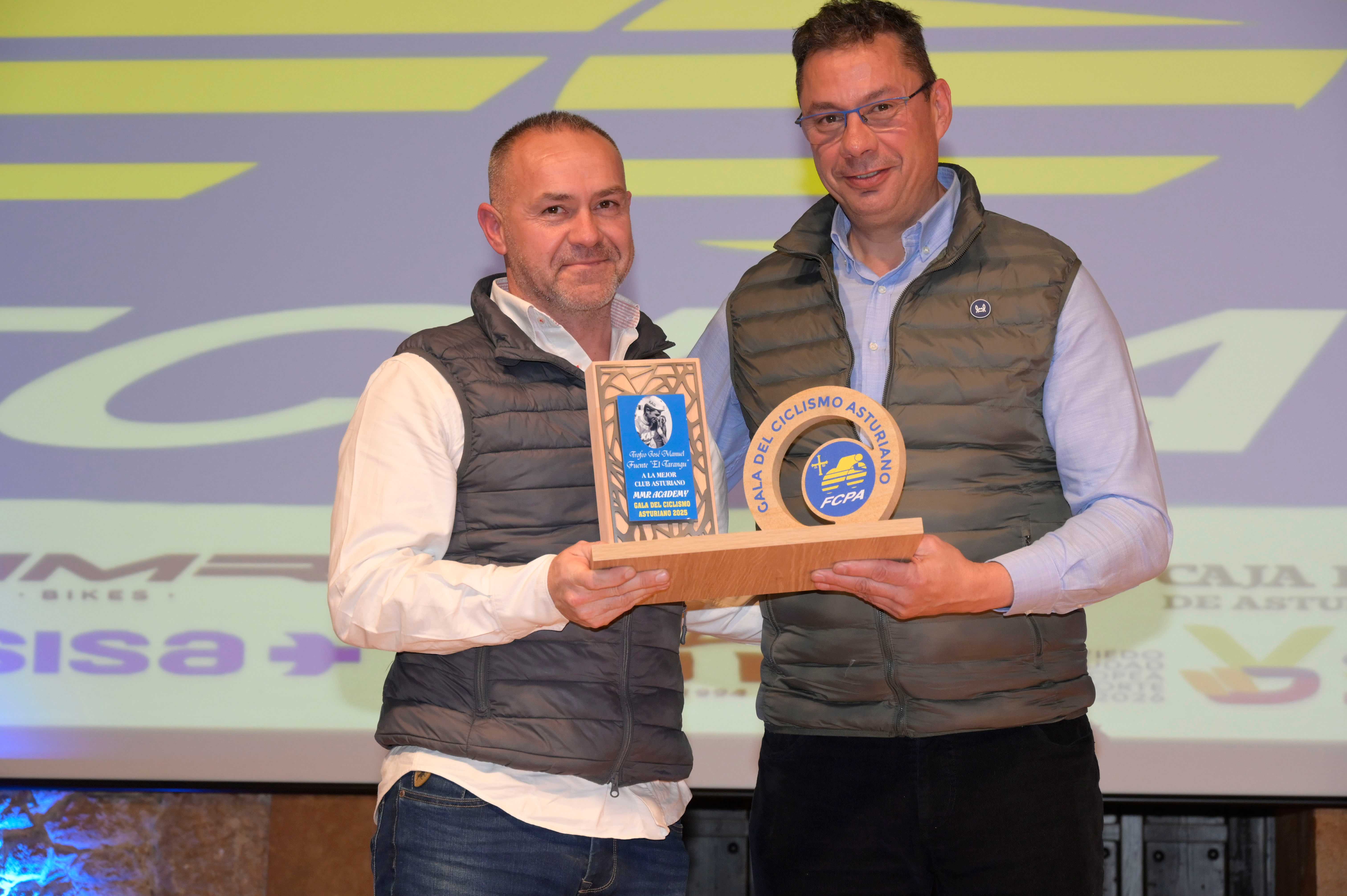 La Gala del Ciclismo Asturiano Premia la Diversidad y el Relevo Generacional en una Noche de Emociones