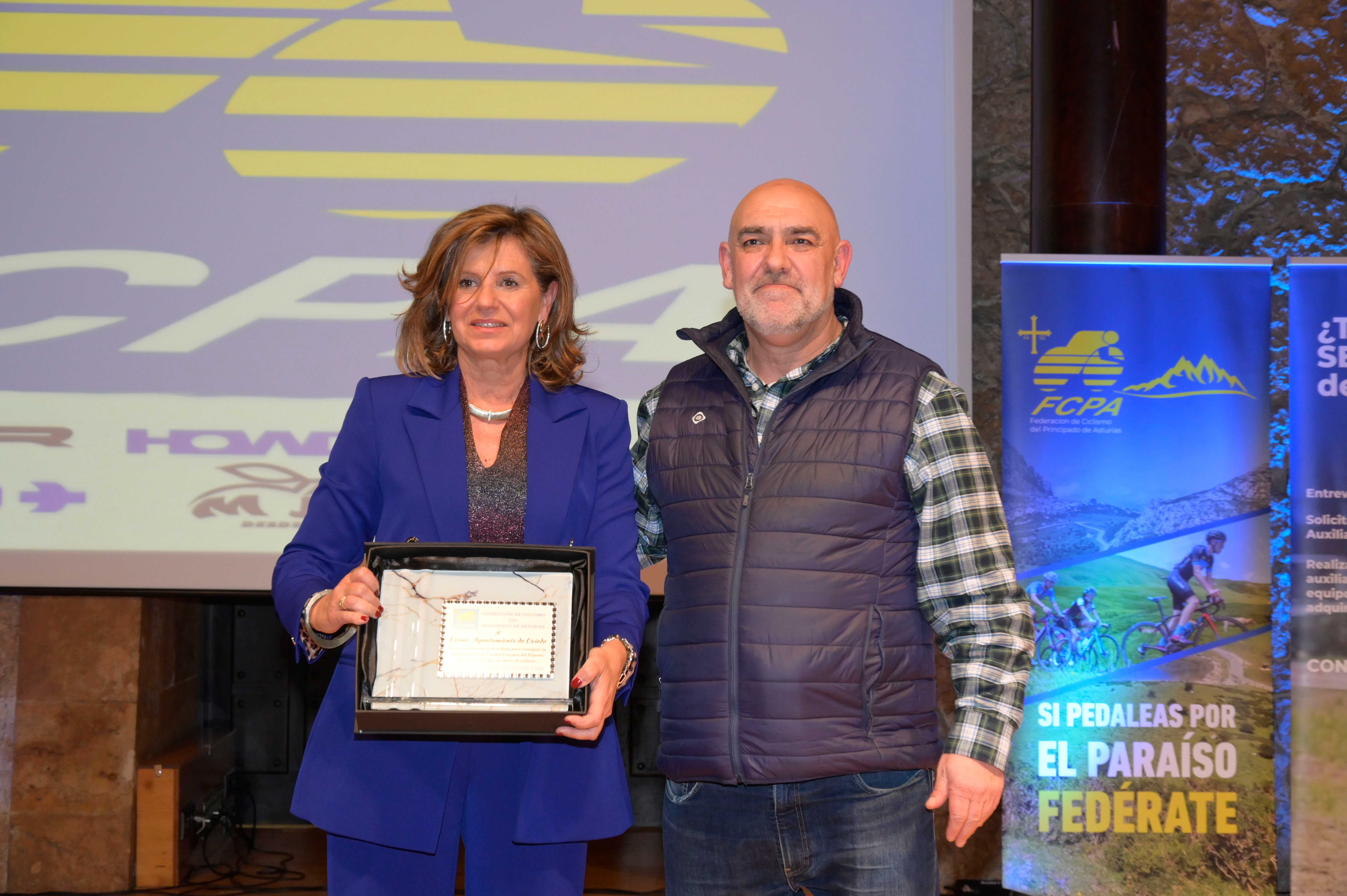 La Gala del Ciclismo Asturiano Premia la Diversidad y el Relevo Generacional en una Noche de Emociones