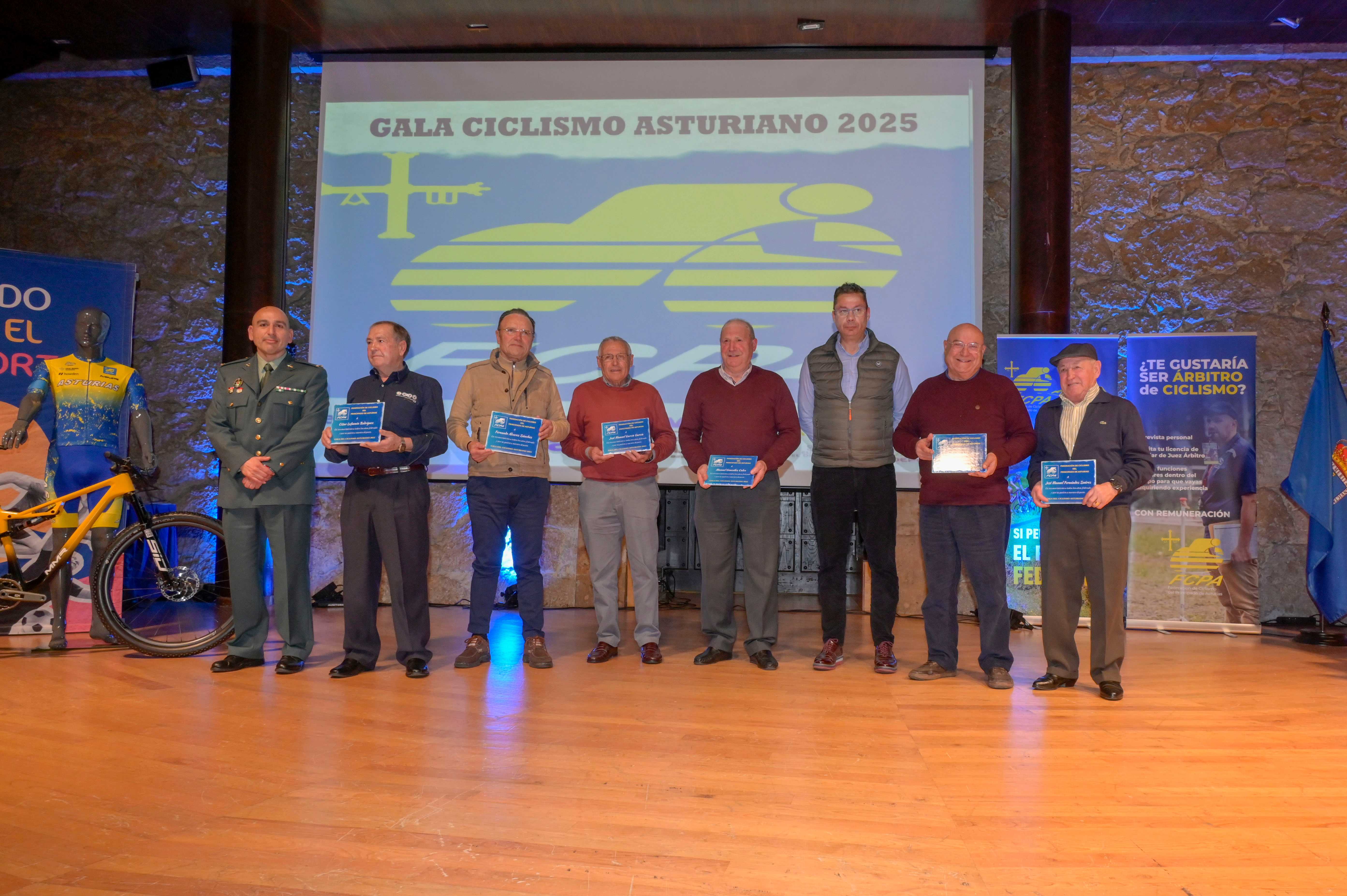 La Gala del Ciclismo Asturiano Premia la Diversidad y el Relevo Generacional en una Noche de Emociones