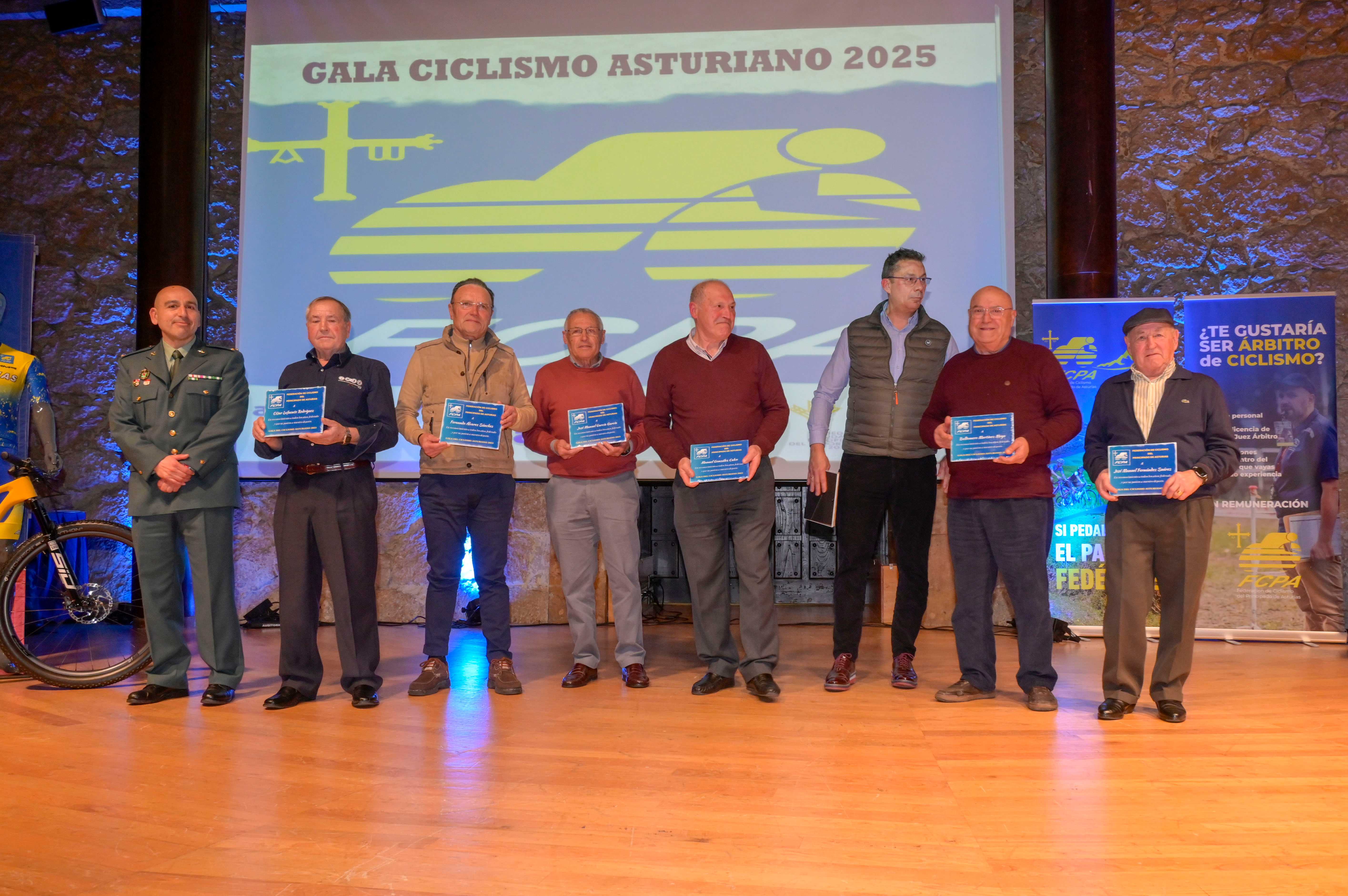 La Gala del Ciclismo Asturiano Premia la Diversidad y el Relevo Generacional en una Noche de Emociones