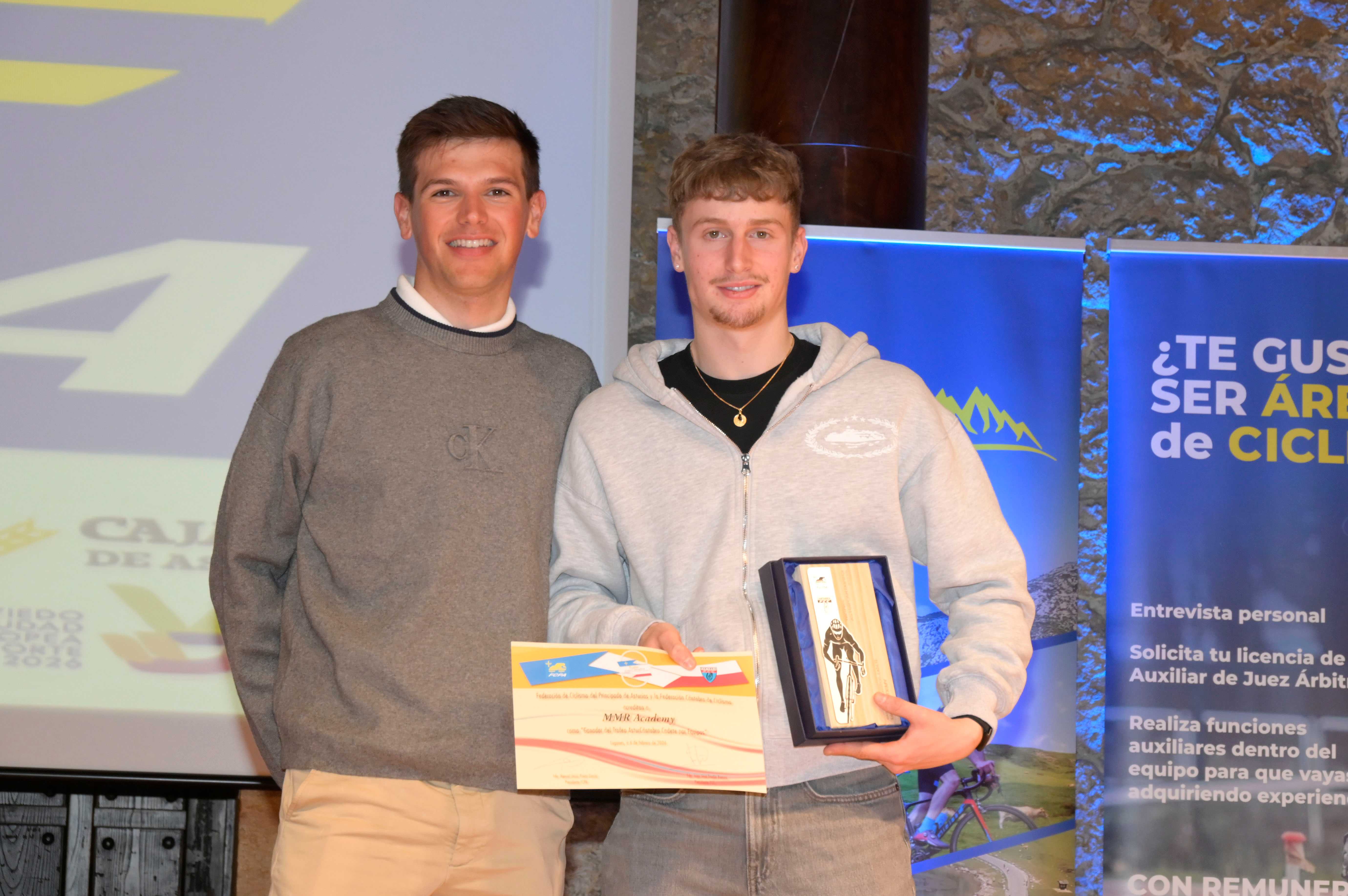 La Gala del Ciclismo Asturiano Premia la Diversidad y el Relevo Generacional en una Noche de Emociones