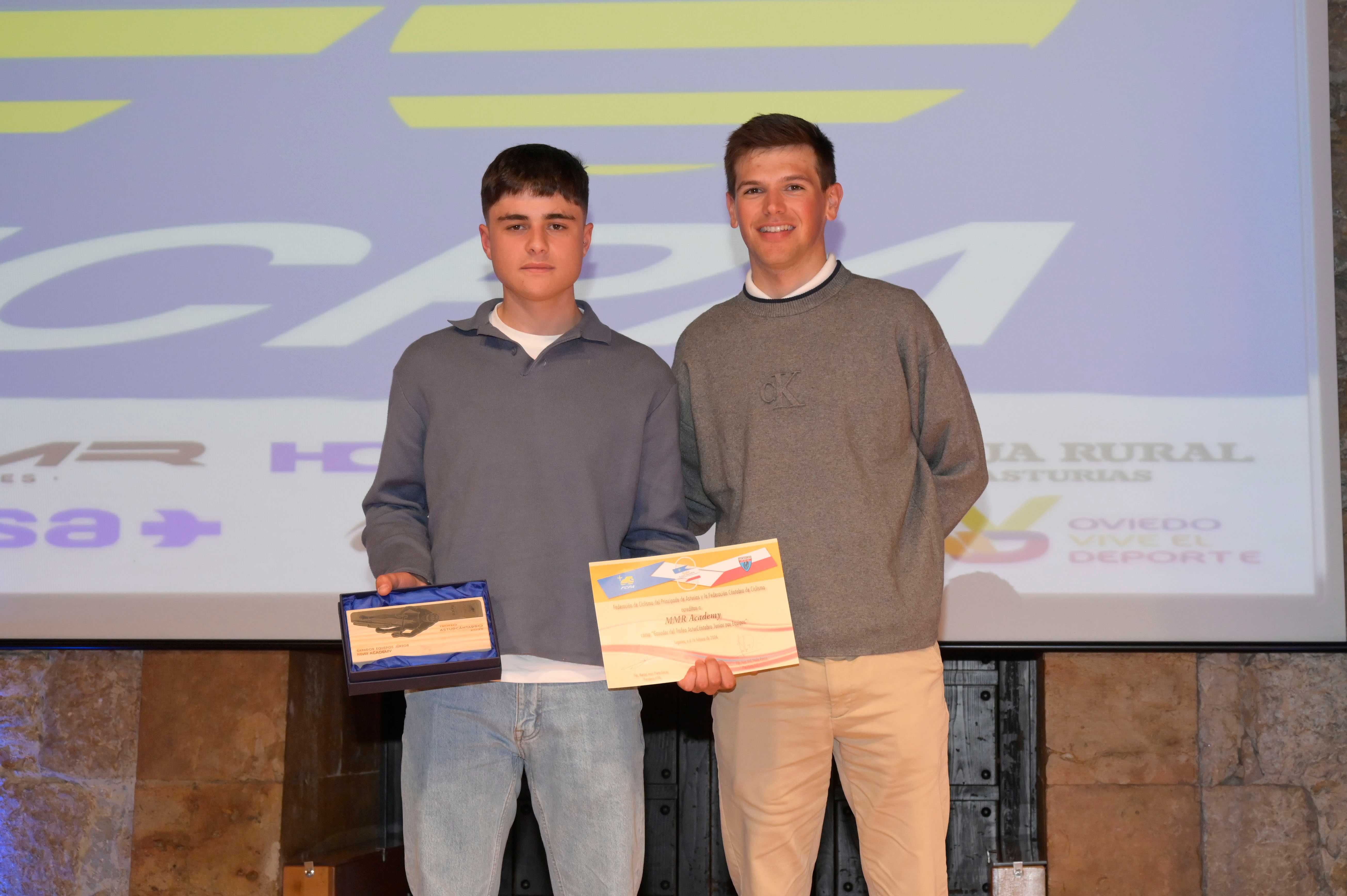 La Gala del Ciclismo Asturiano Premia la Diversidad y el Relevo Generacional en una Noche de Emociones