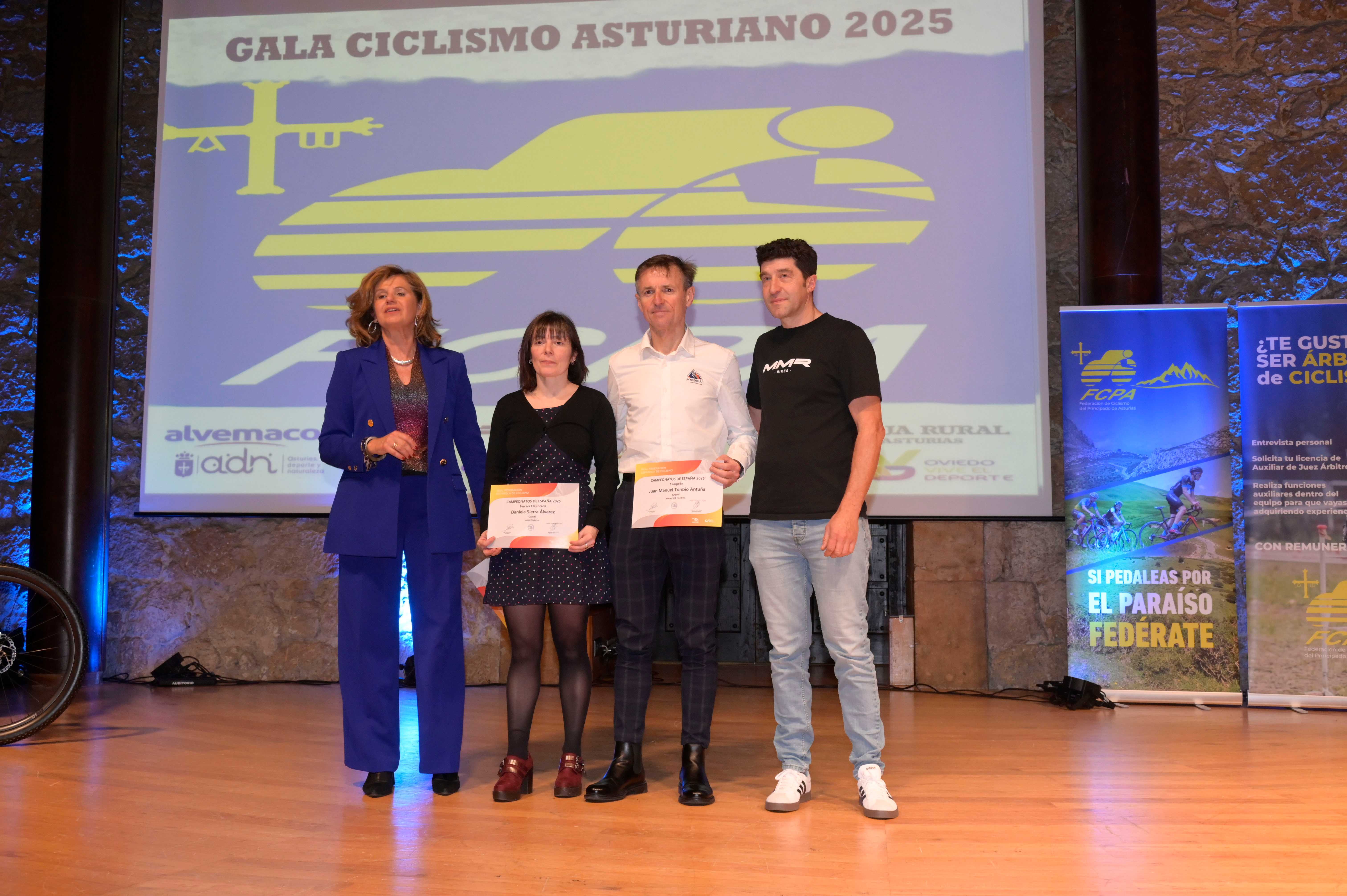 La Gala del Ciclismo Asturiano Premia la Diversidad y el Relevo Generacional en una Noche de Emociones
