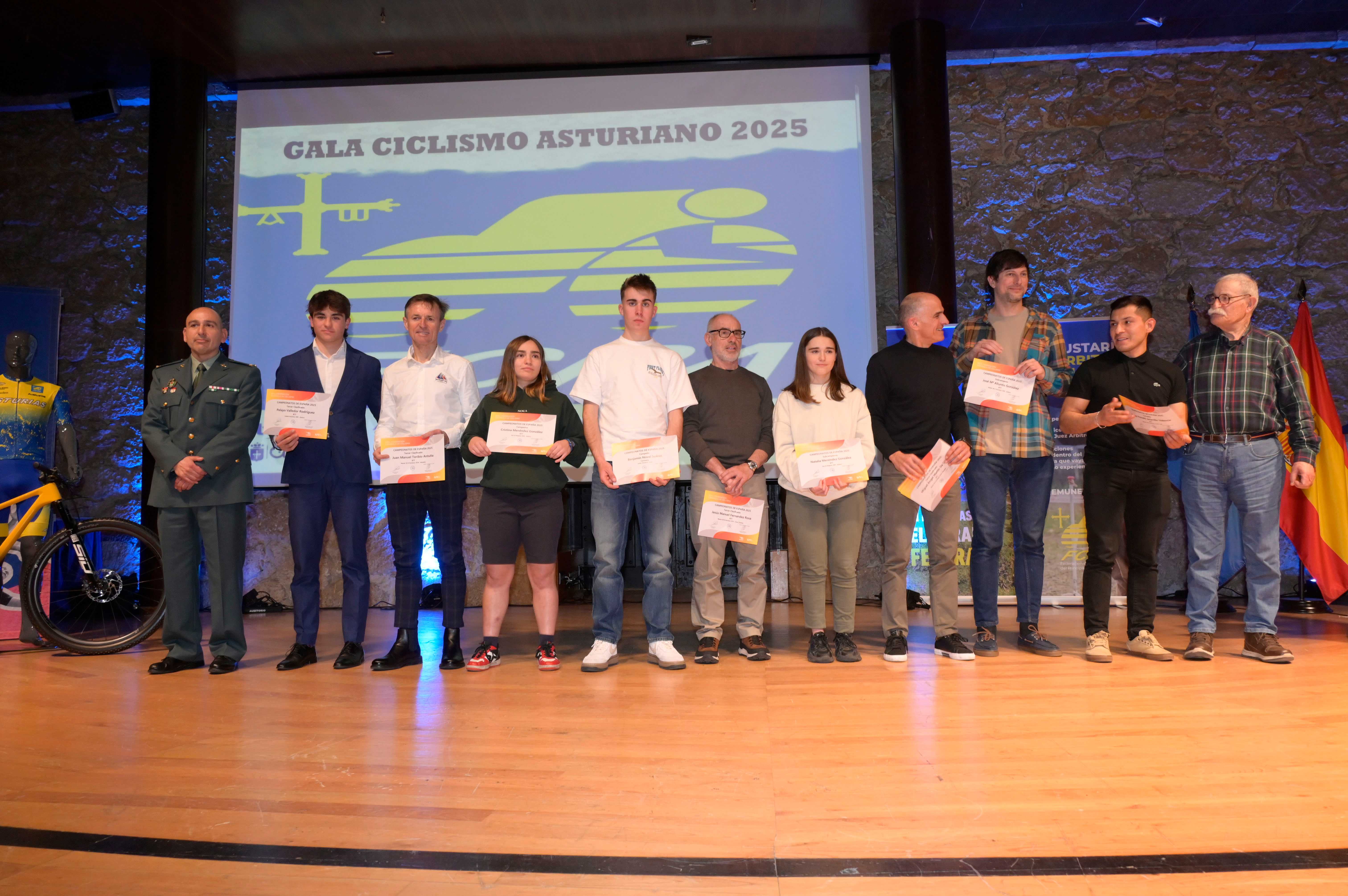 La Gala del Ciclismo Asturiano Premia la Diversidad y el Relevo Generacional en una Noche de Emociones