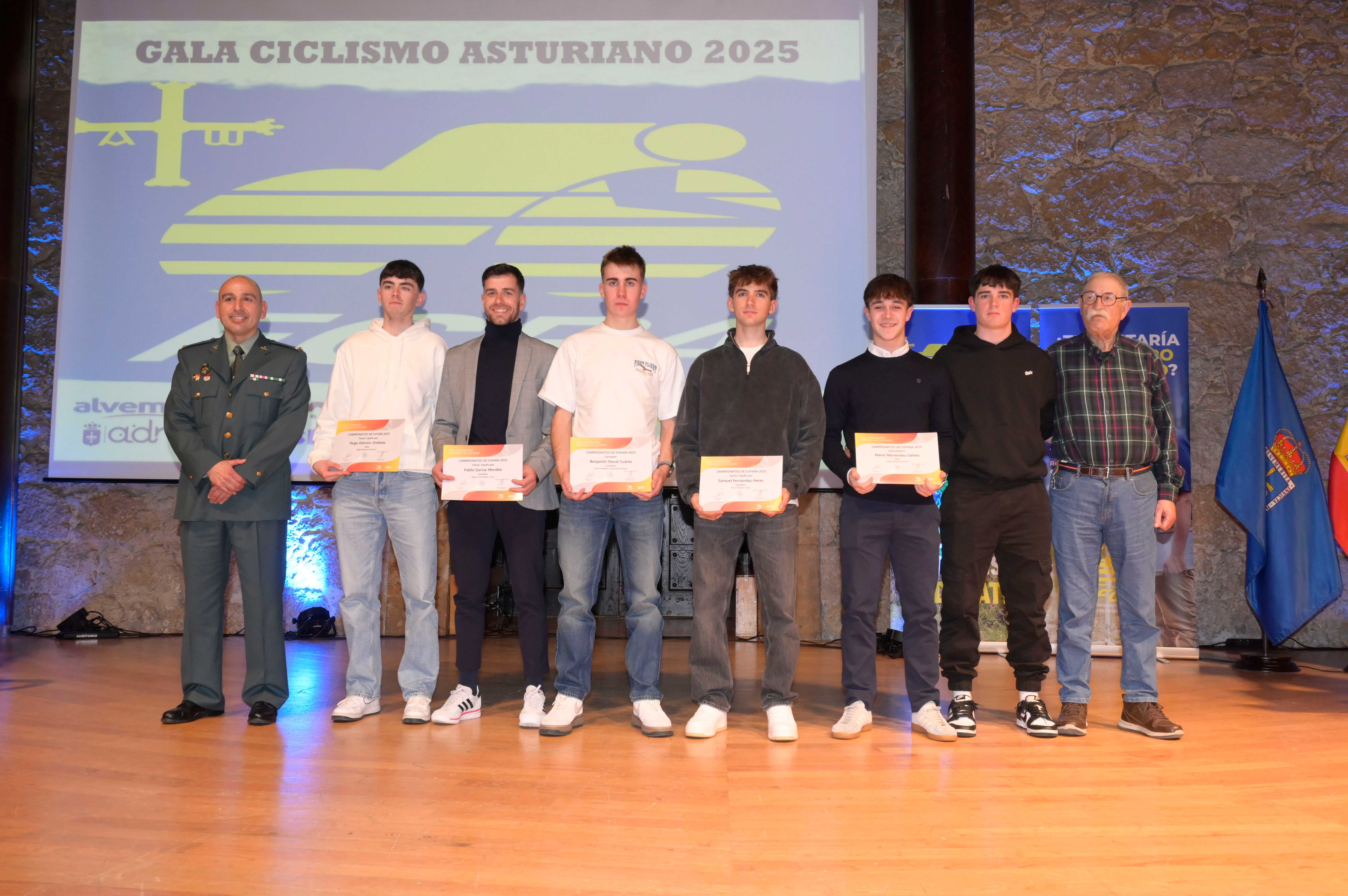 La Gala del Ciclismo Asturiano Premia la Diversidad y el Relevo Generacional en una Noche de Emociones